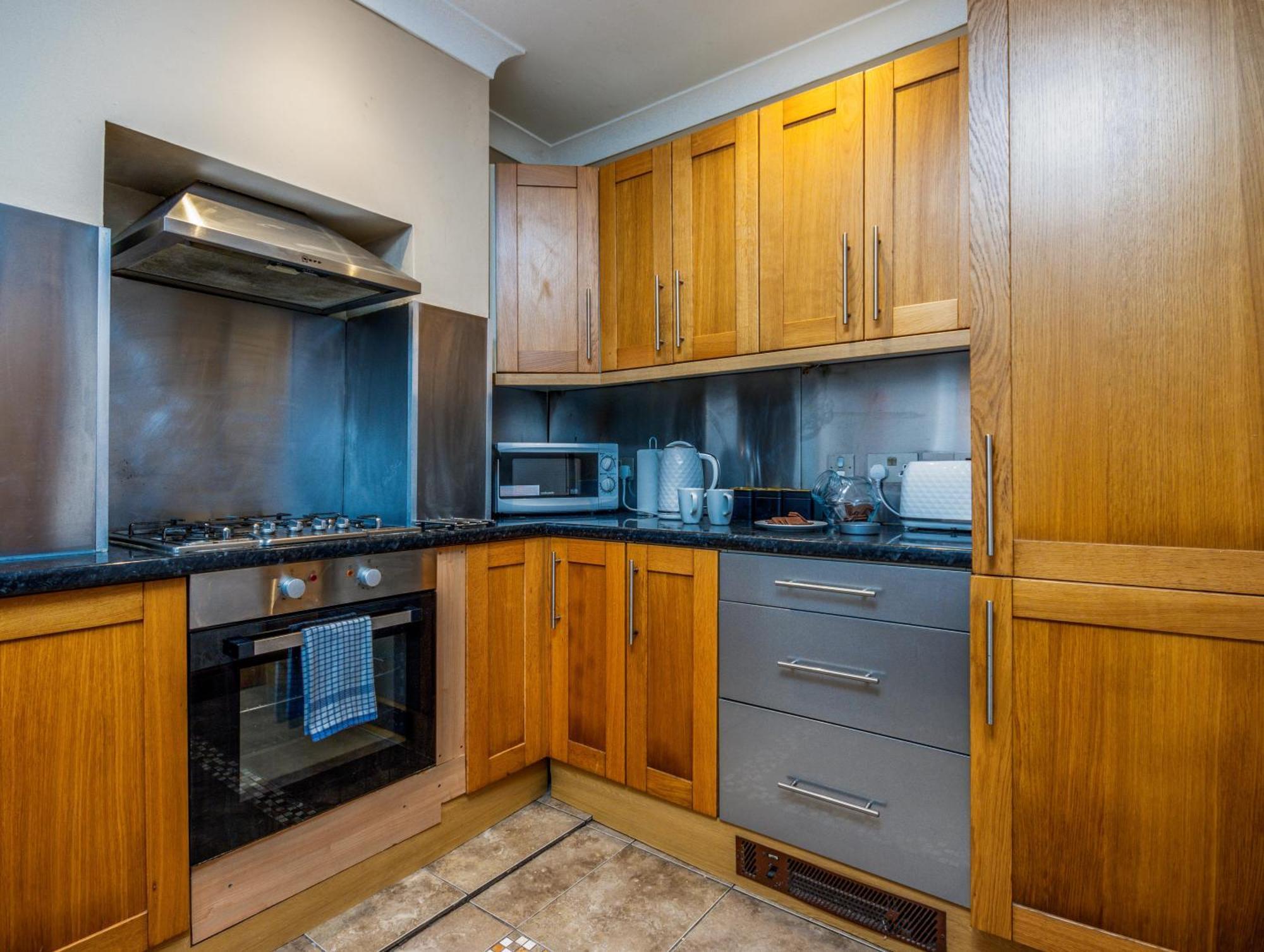 Spacious Flat In Centre With Garden *