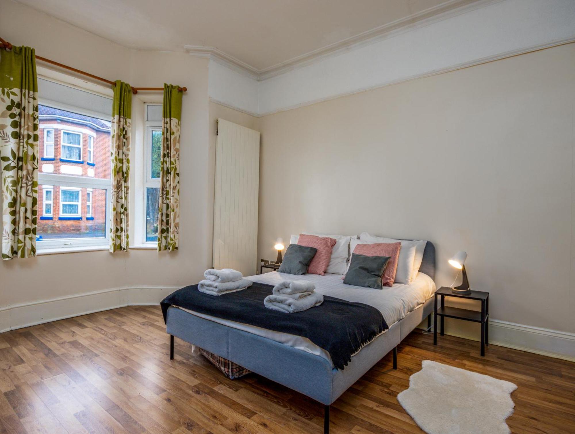 Spacious Flat In Centre With Garden