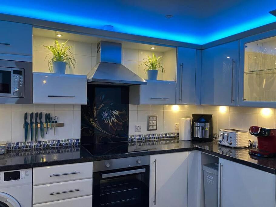 Modern 2bed Flat Near Ocean Village Southampton