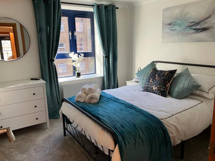 Modern 2bed Flat Near Ocean Village *