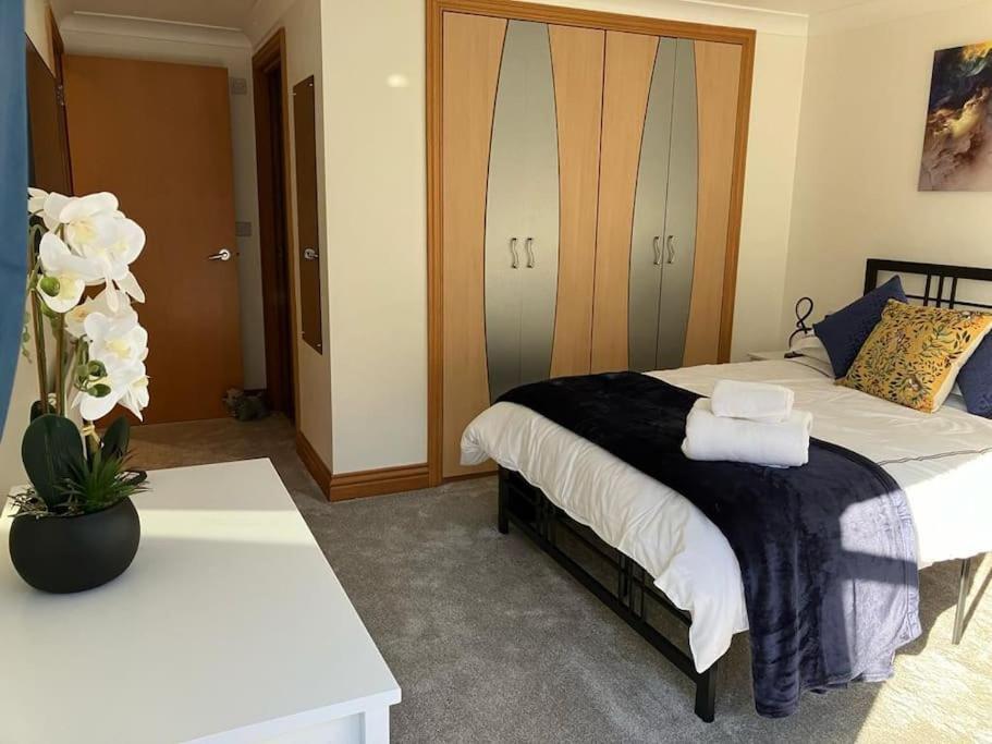 Modern 2bed Flat Near Ocean Village Apartment