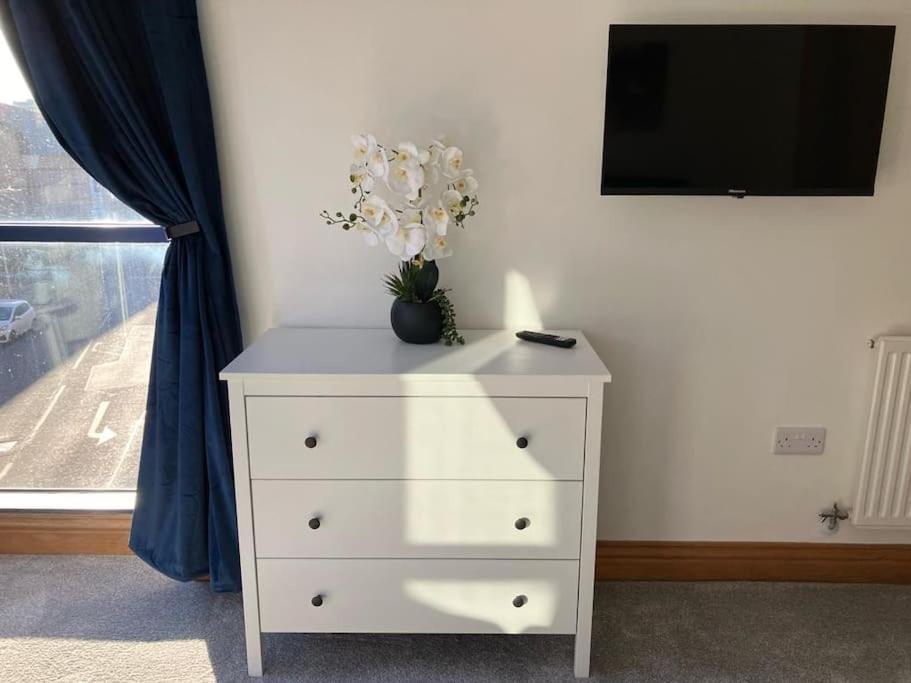 Modern 2bed Flat Near Ocean Village Southampton