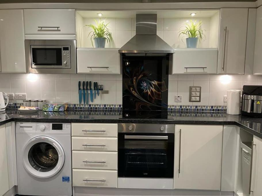 Modern 2bed Flat Near Ocean Village * Southampton