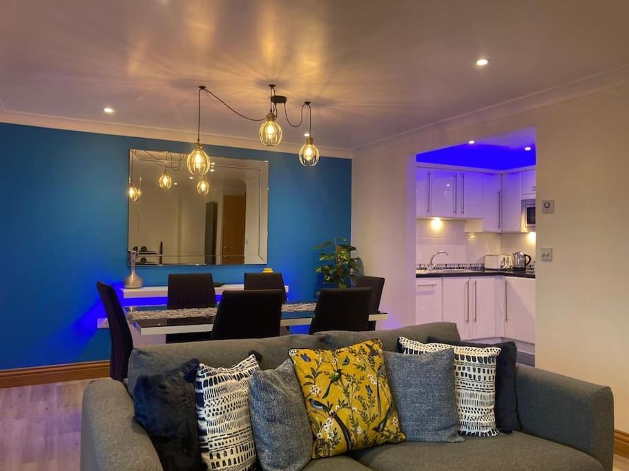 Modern 2bed Flat Near Ocean Village Southampton