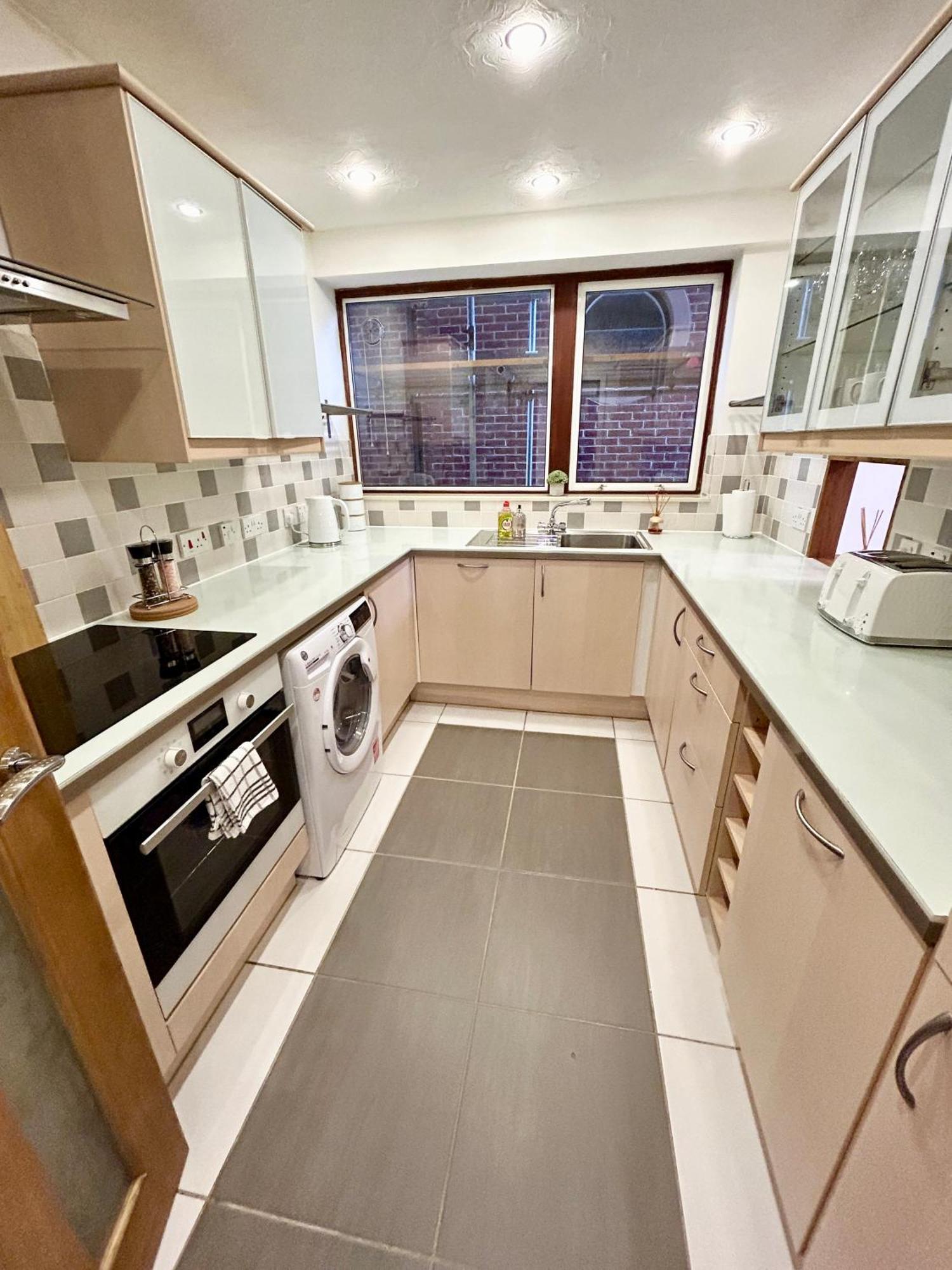 Spacious 3 Bedroom Close To Marina, 2 Parking Spaces, Kingsize Or Single Beds Apartment Southampton