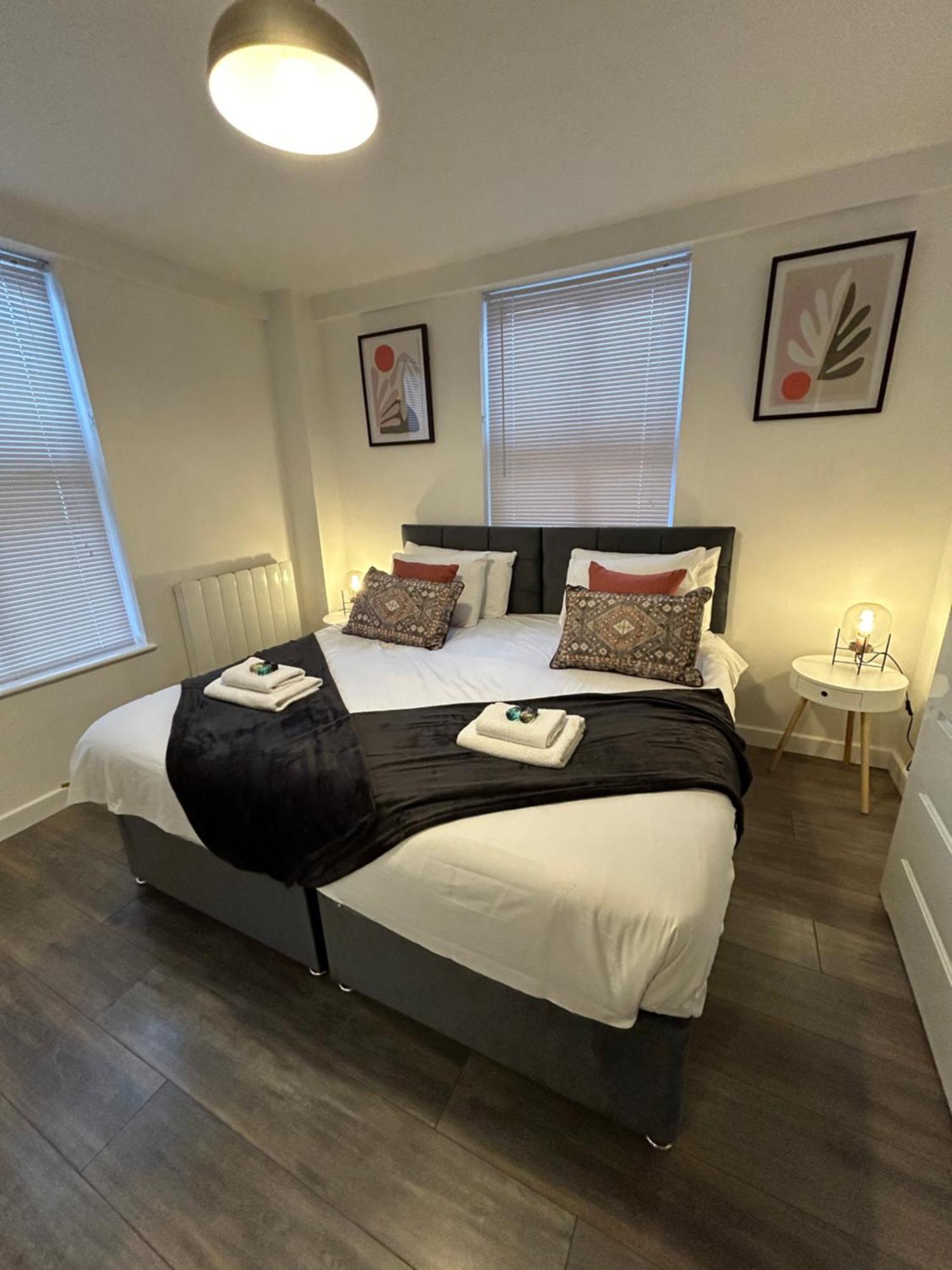 Spacious 3 Bedroom Close To Marina, 2 Parking Spaces, Kingsize Or Single Beds Southampton