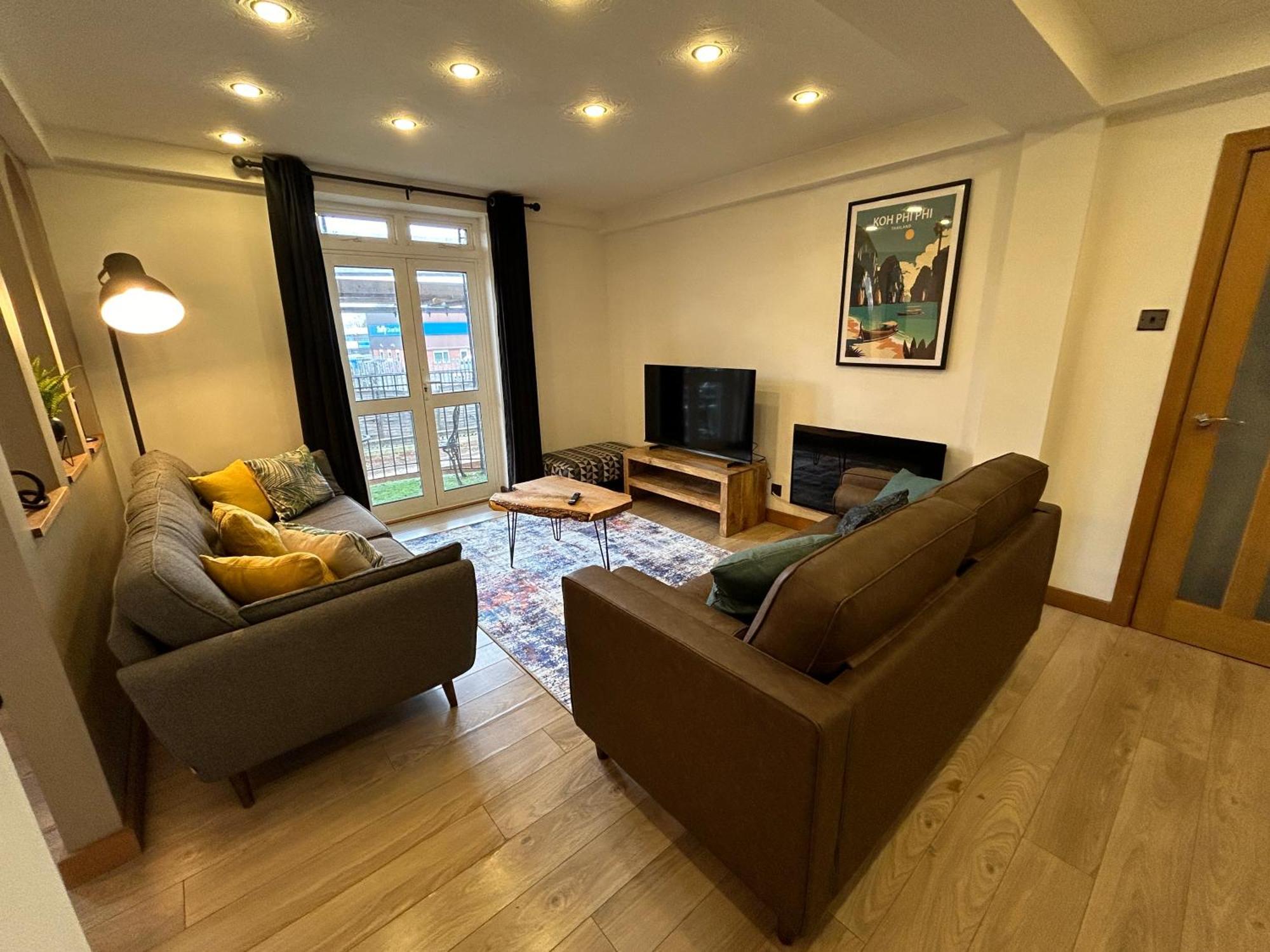 Spacious 3 Bedroom Close To Marina, 2 Parking Spaces, Kingsize Or Single Beds * Southampton