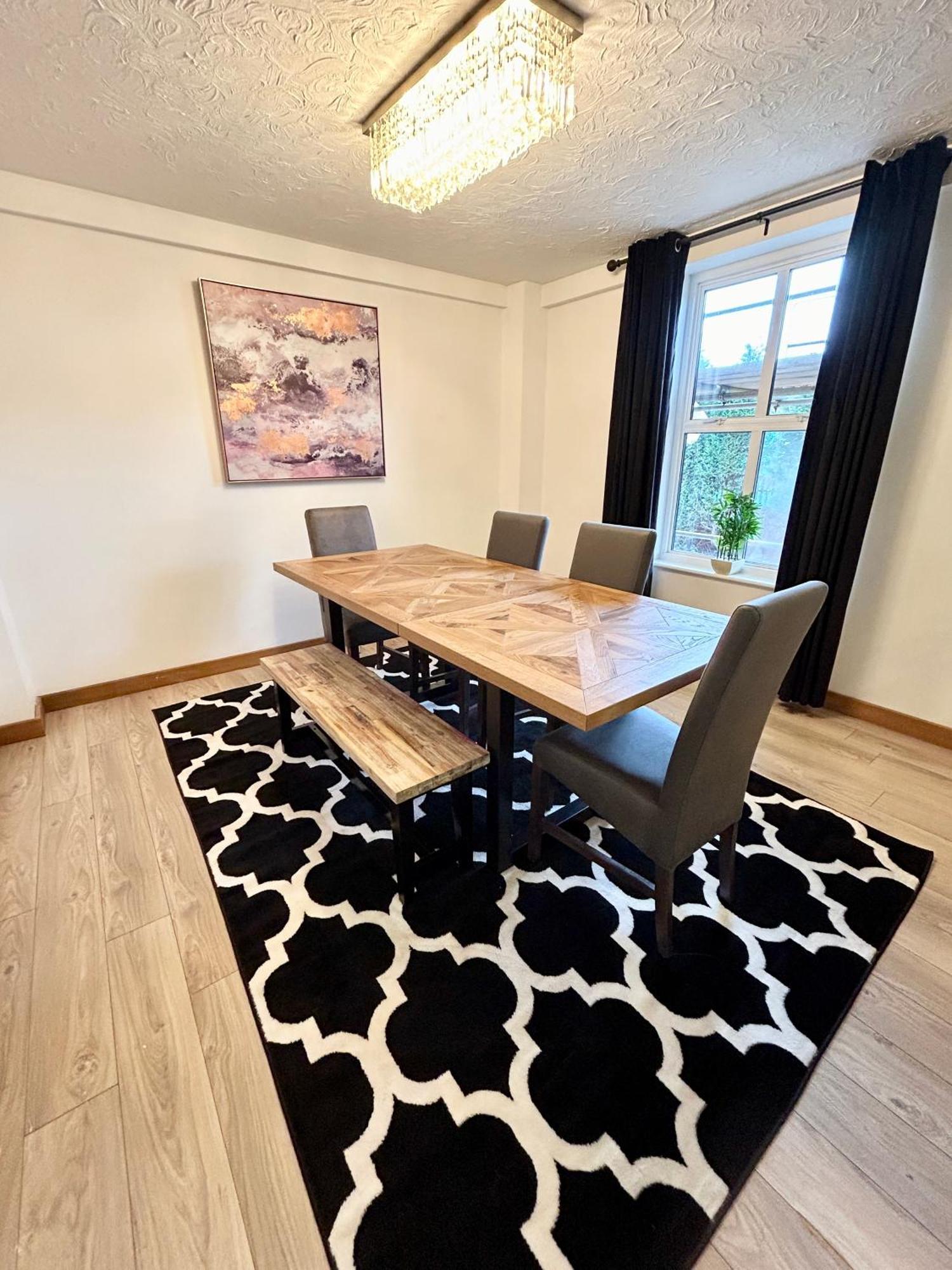 Spacious 3 Bedroom Close To Marina, 2 Parking Spaces, Kingsize Or Single Beds *