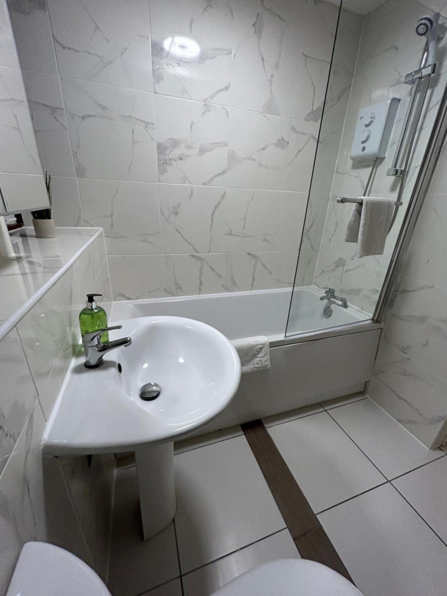 Spacious 3 Bedroom Close To Marina, 2 Parking Spaces, Kingsize Or Single Beds Southampton