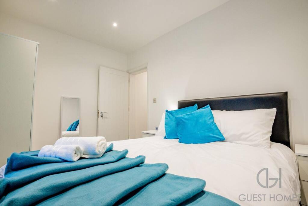 Host & - Broadland House