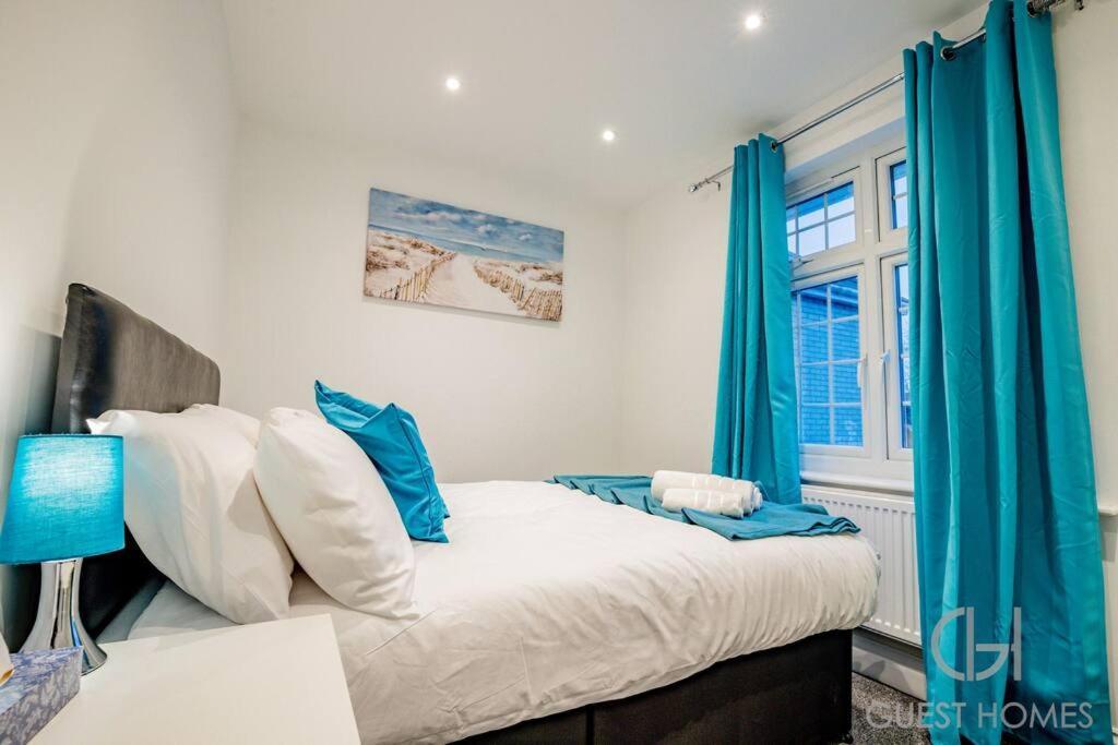 Host & - Broadland House Holiday home *