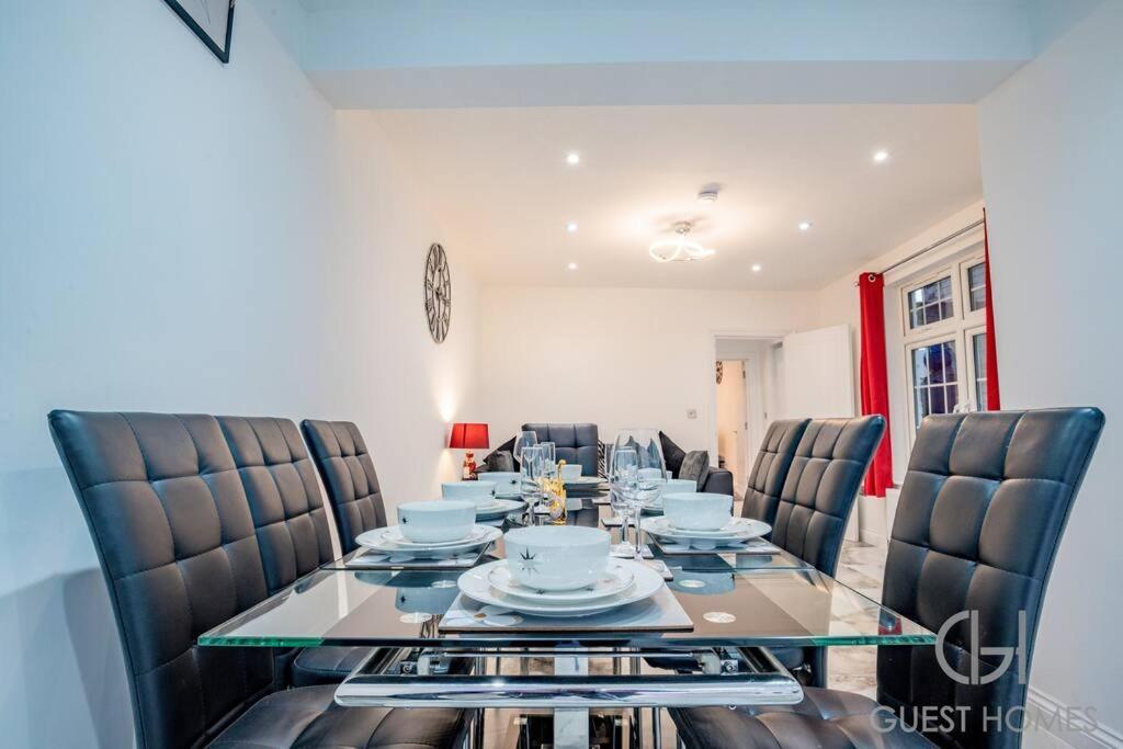 Host & - Broadland House Holiday home *