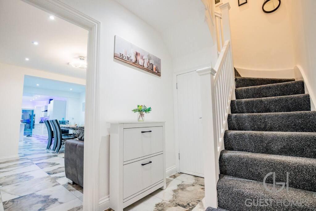Host & - Broadland House Holiday home *