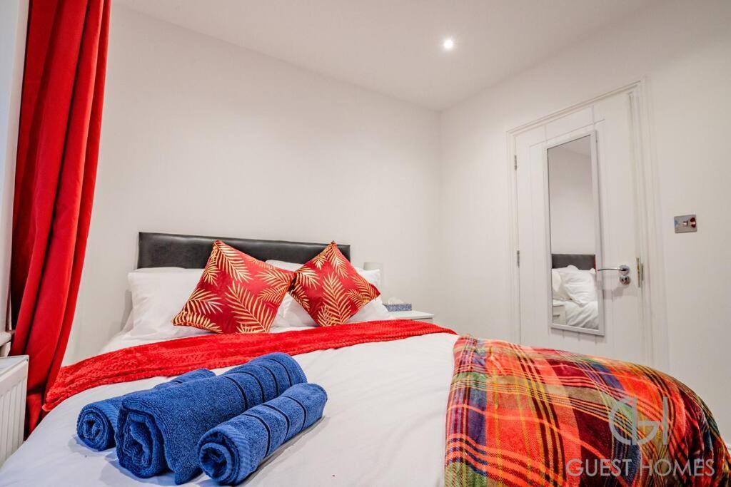 Host & - Broadland House Holiday home *