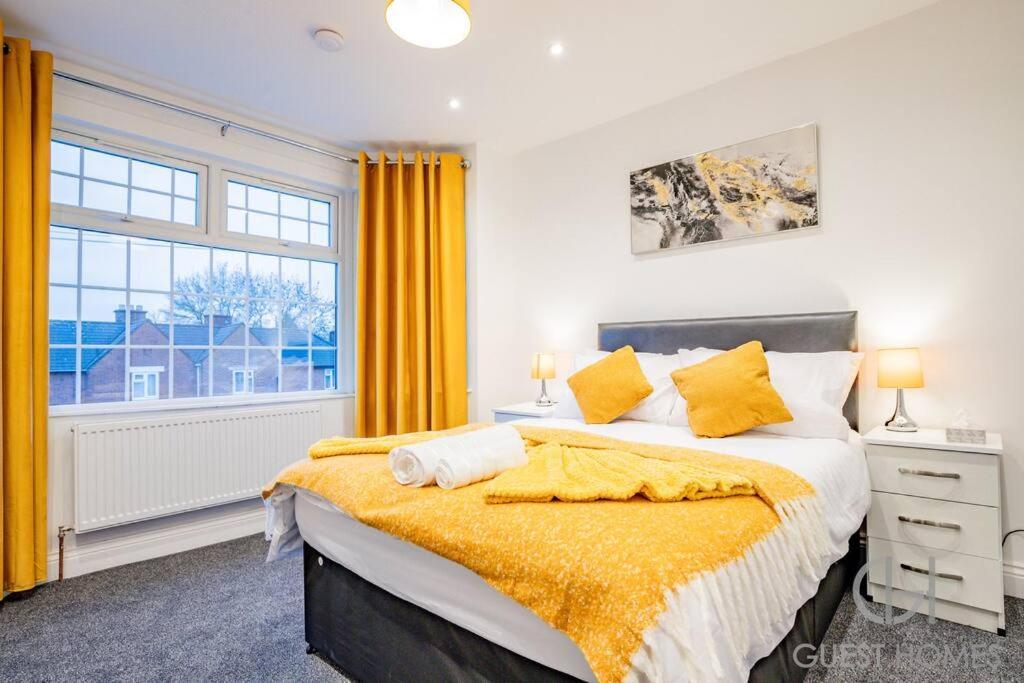 Host & - Broadland House Holiday home