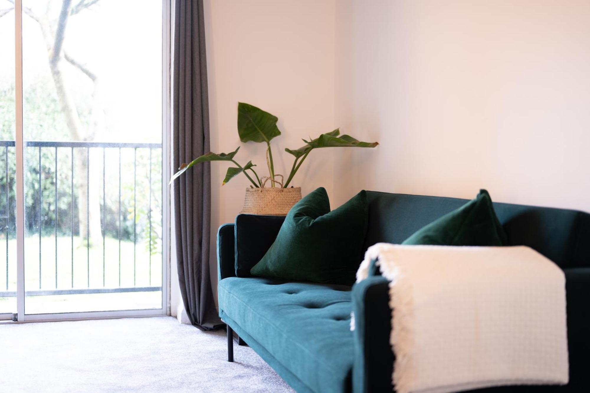 Newly Refurbished - Stylish Central Apt W/parking Apartment Southampton
