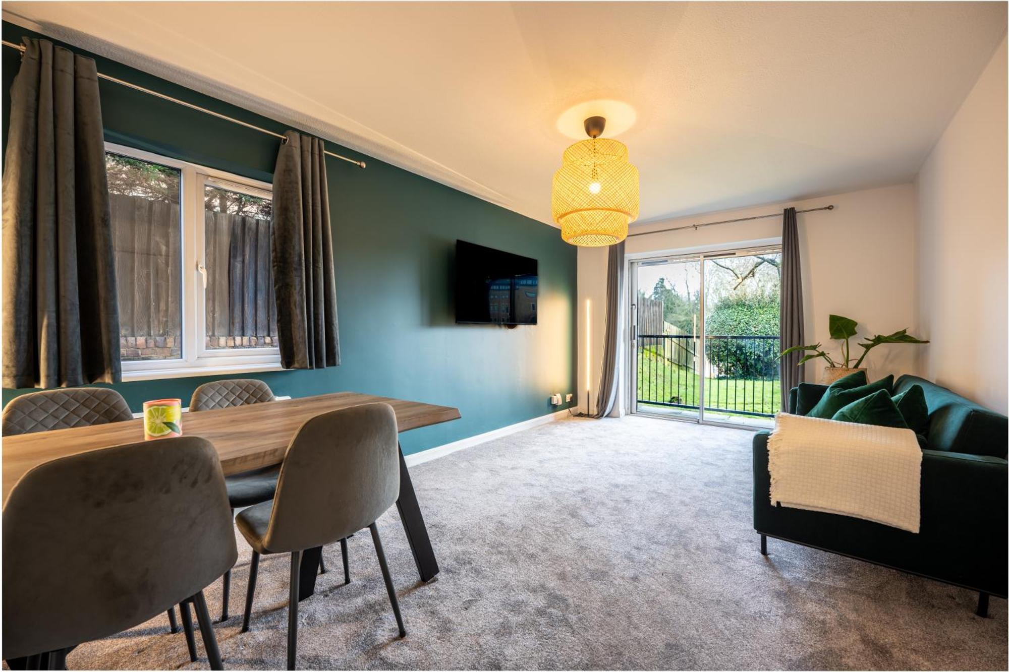 Newly Refurbished - Stylish Central Apt W/parking * Southampton