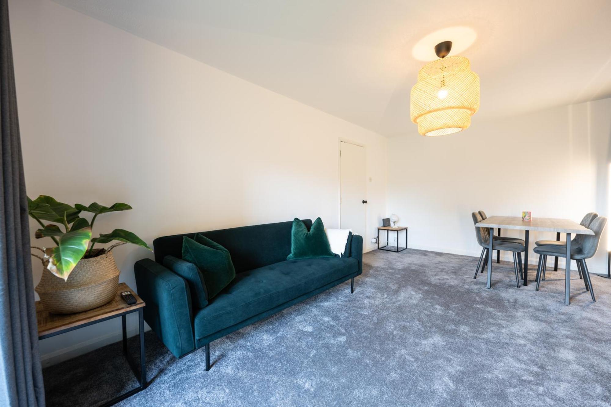 Apartment Newly Refurbished - Stylish Central Apt W/parking *