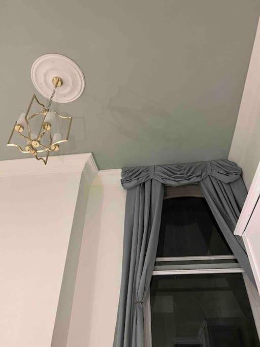 Victorian In Ocean Village Apartment