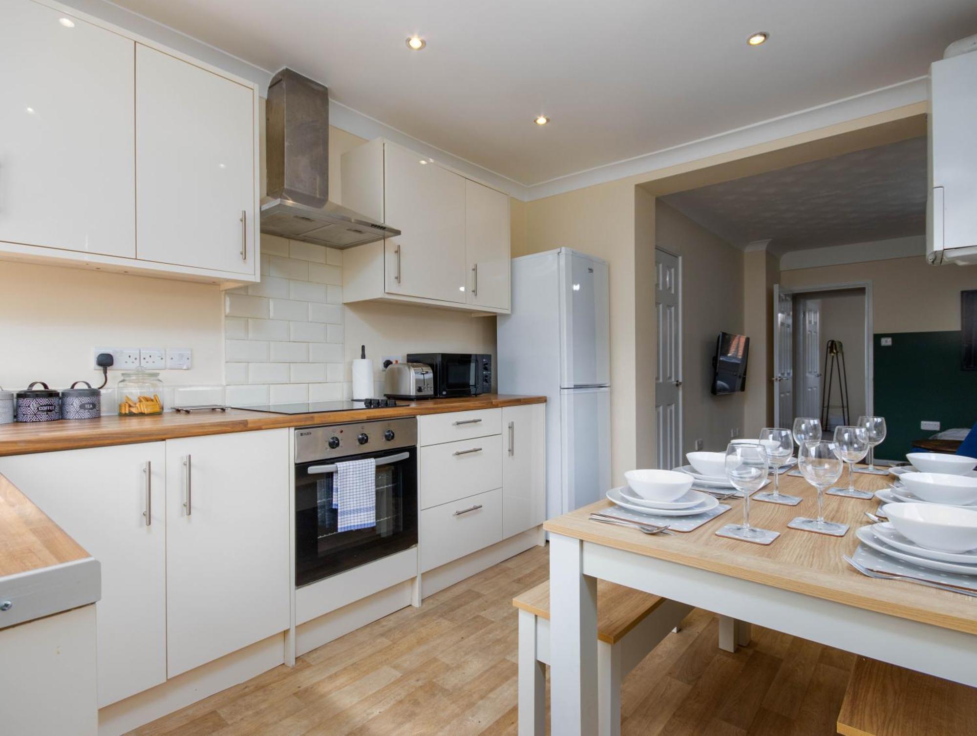 4 Bed House With Driveway Parking * Southampton