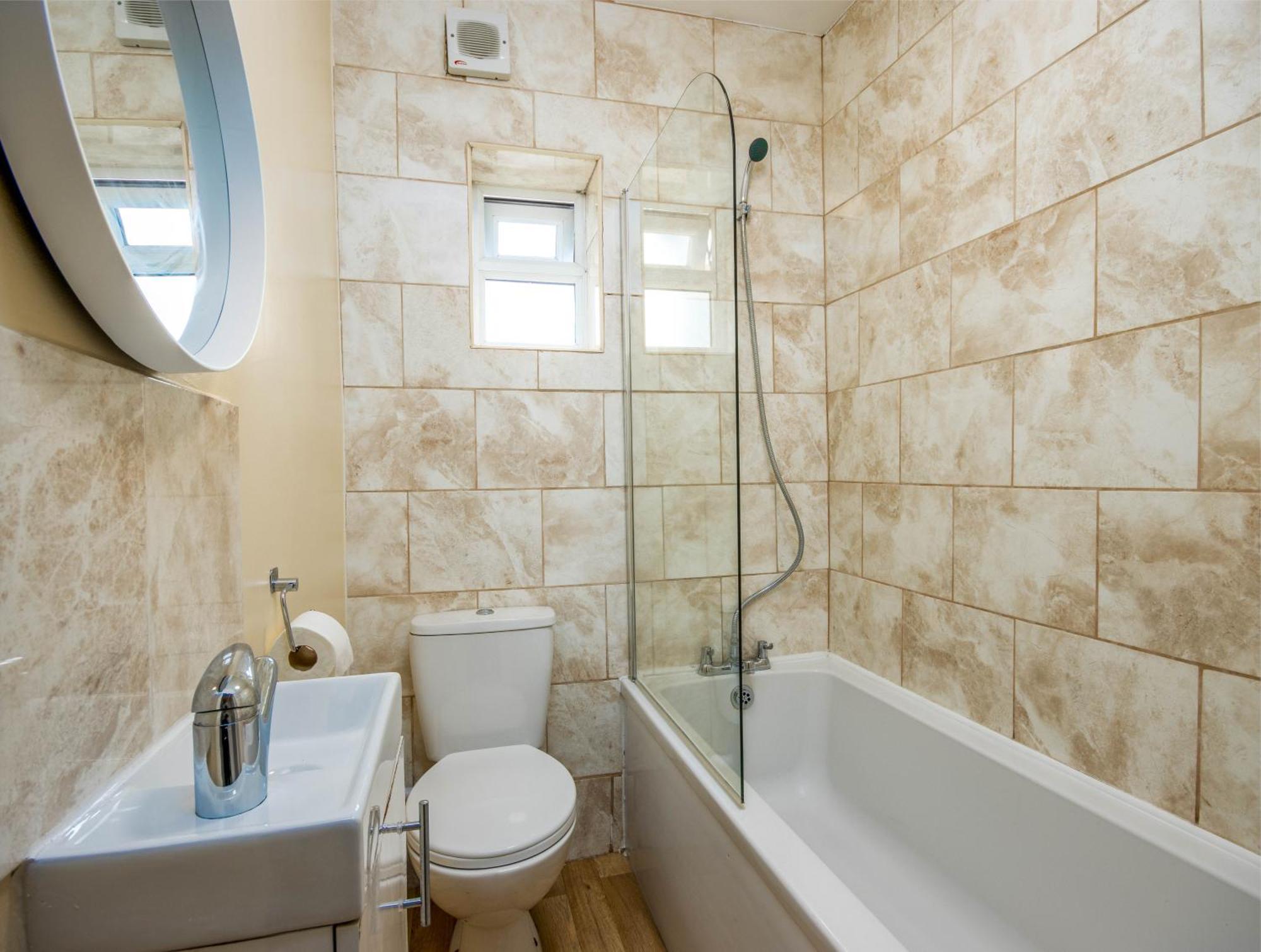 4 Bed House With Driveway Parking Holiday home Southampton