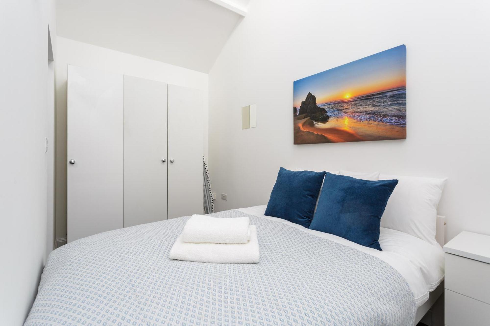 Stylish Self-contained Annex Near Centre Apartment