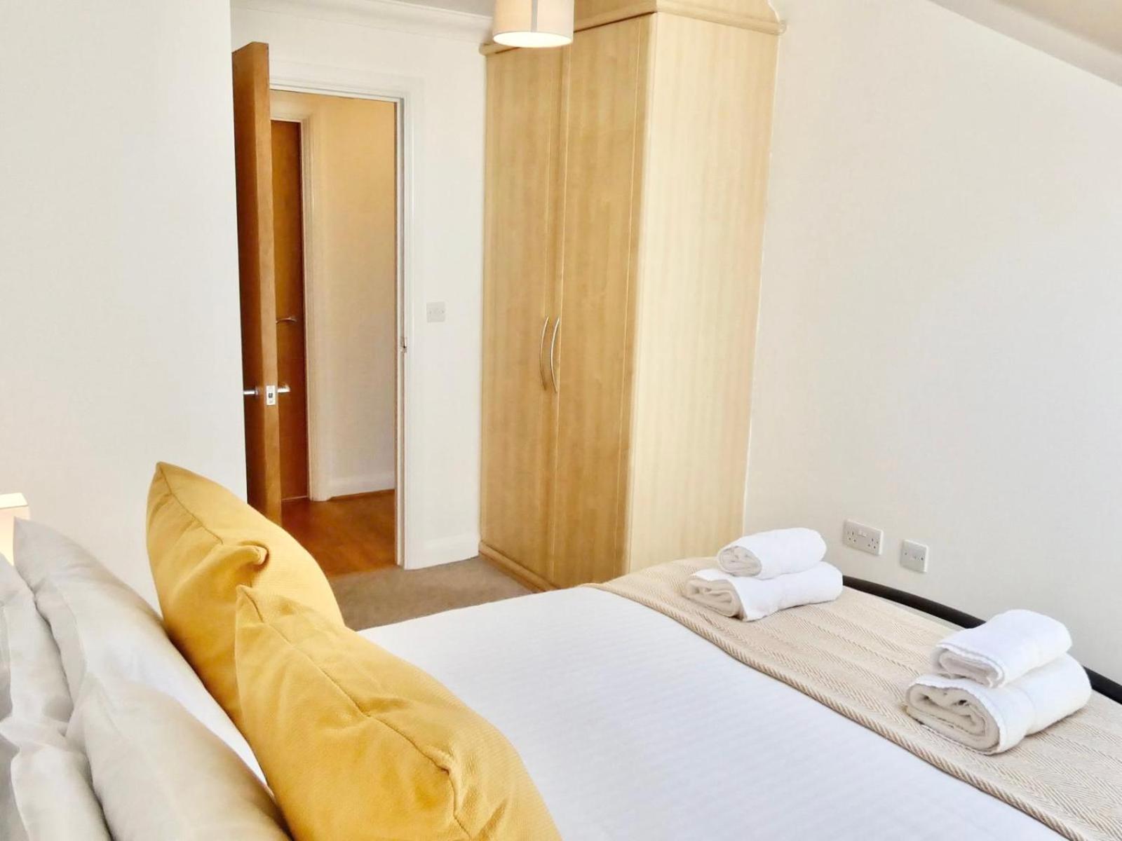 4 Beds 2 Bath Close To Gen-hospital Free Parking *