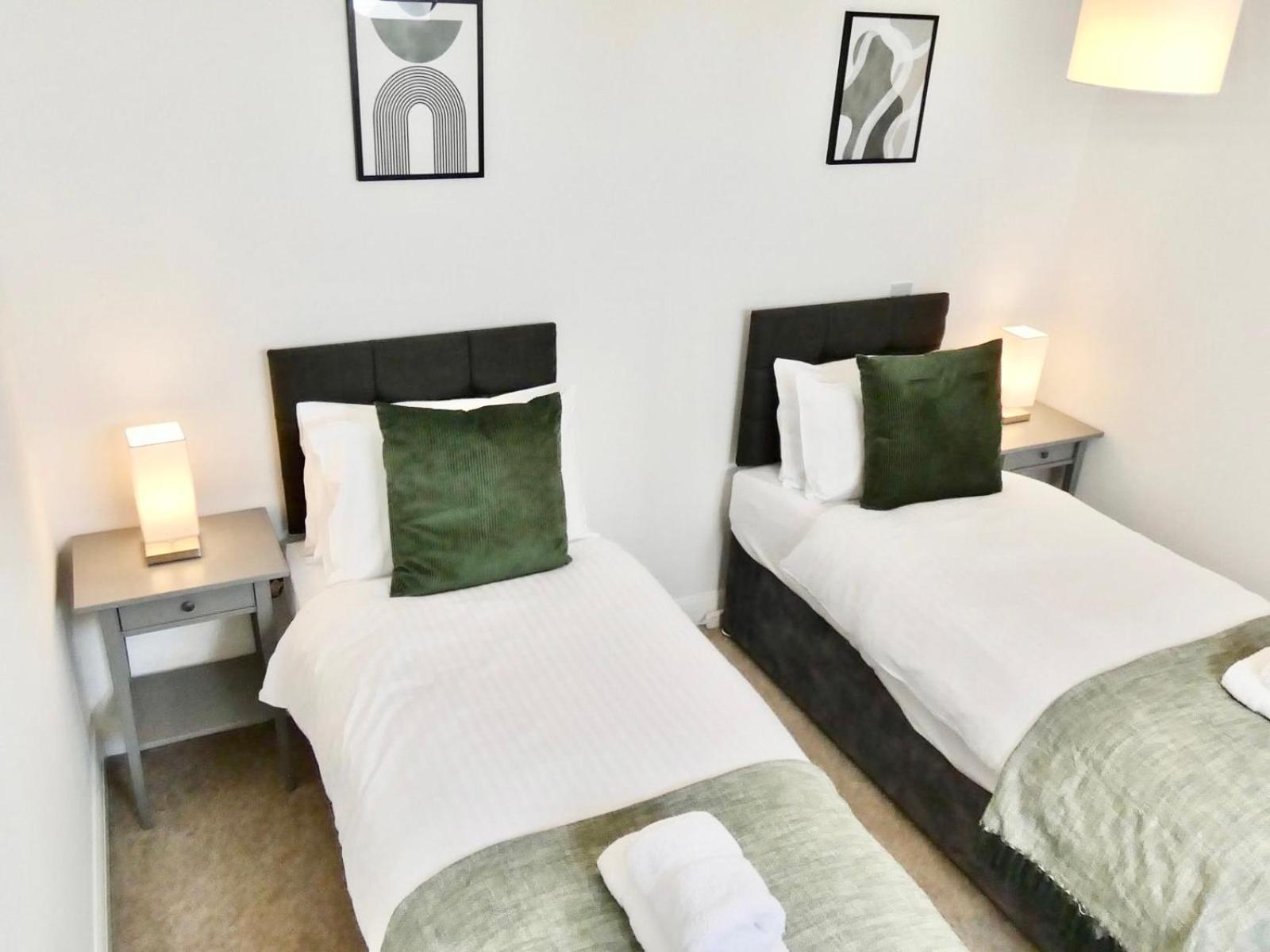 4 Beds 2 Bath Close To Gen-hospital Free Parking *