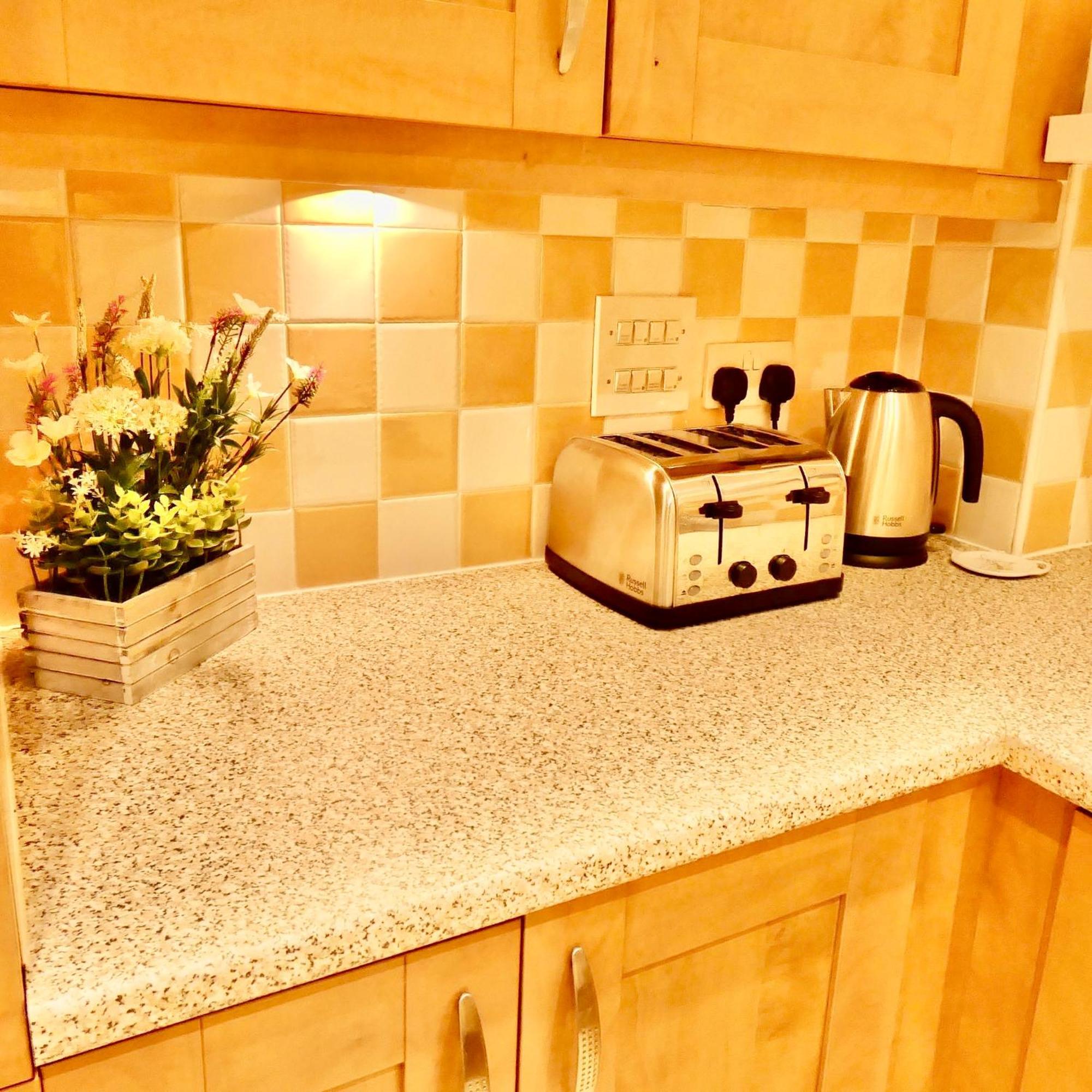 4 Beds 2 Bath Close To Gen-hospital Free Parking *