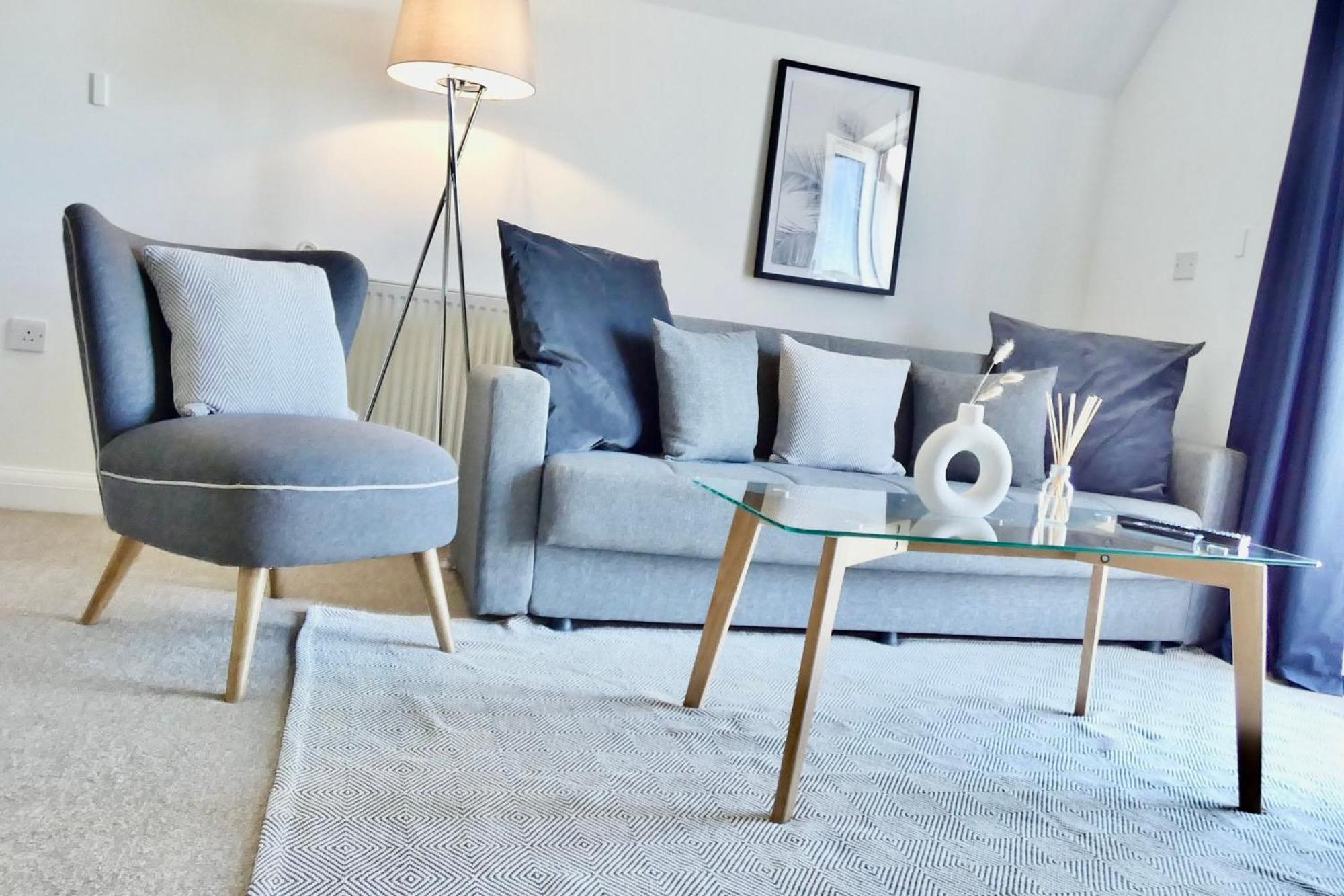 Apartment 4 Beds 2 Bath Close To Gen-hospital Free Parking