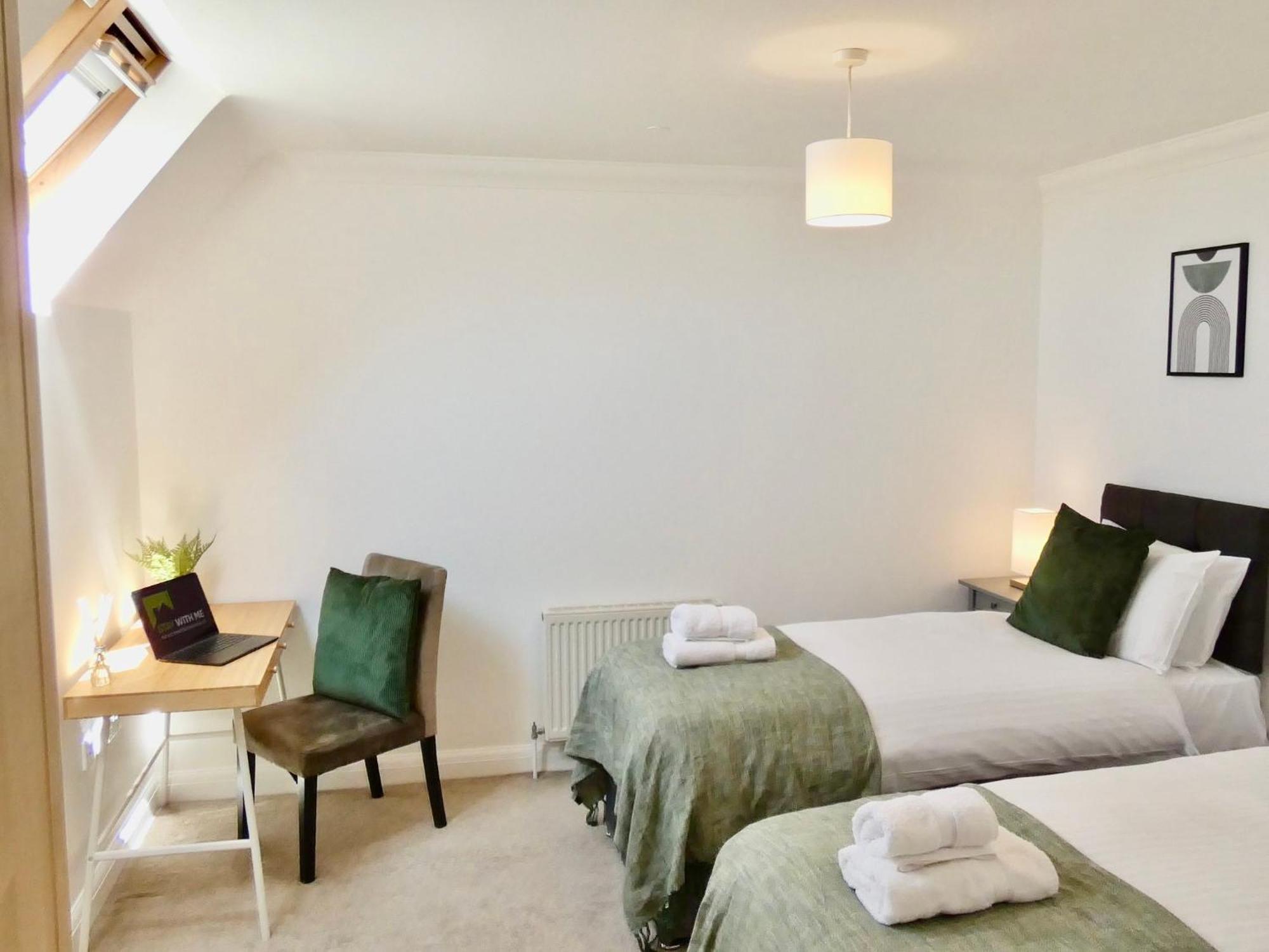 Apartment 4 Beds 2 Bath Close To Gen-hospital Free Parking