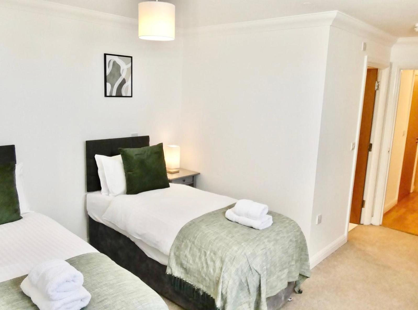 4 Beds 2 Bath Close To Gen-hospital Free Parking Apartment Southampton
