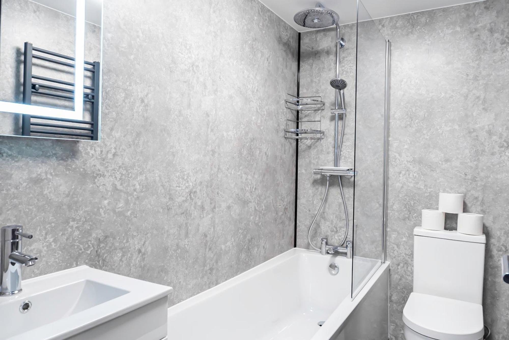 Executive 8beds 3bath Contractorswelcome Parking