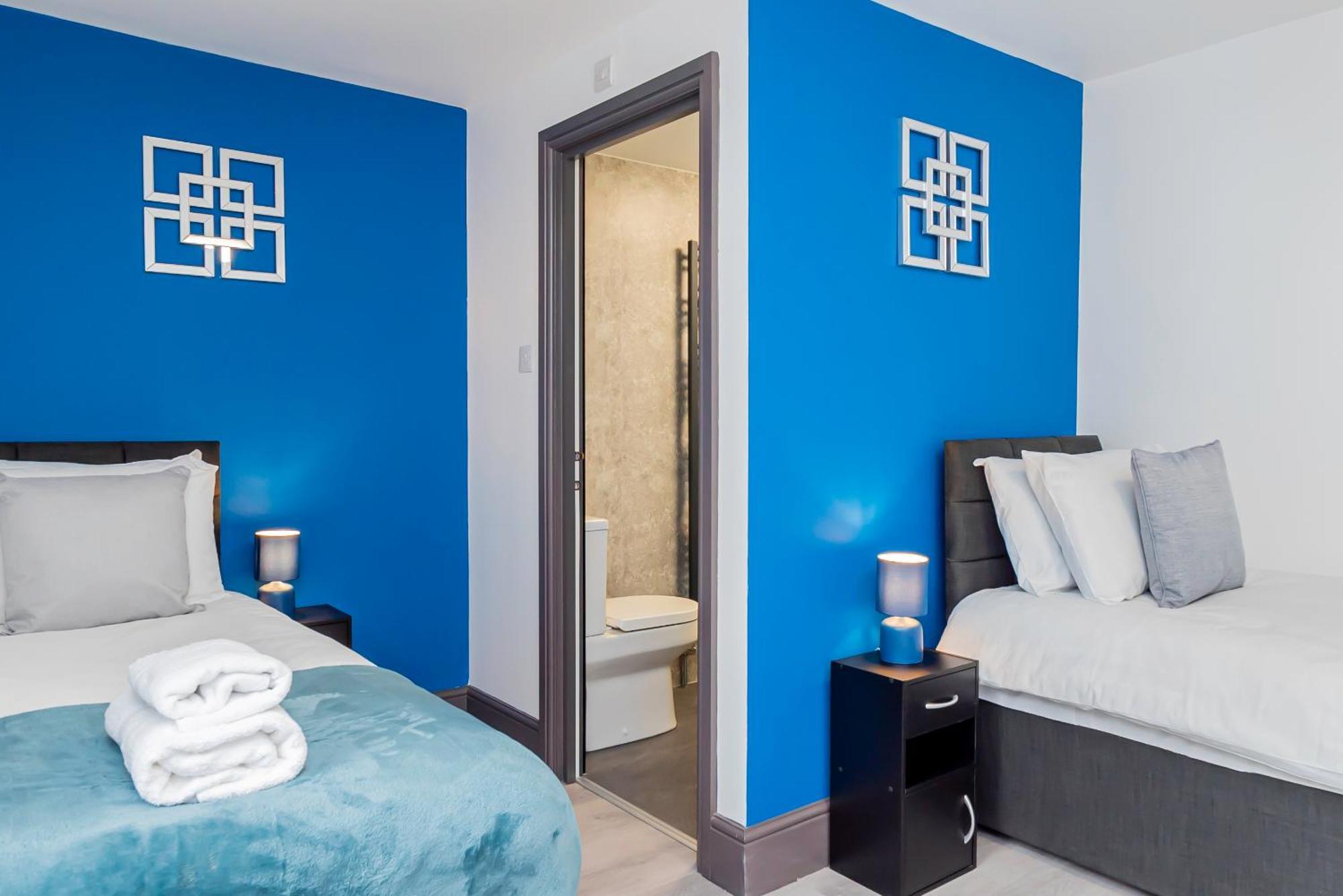 Executive 8beds 3bath Contractorswelcome Parking *