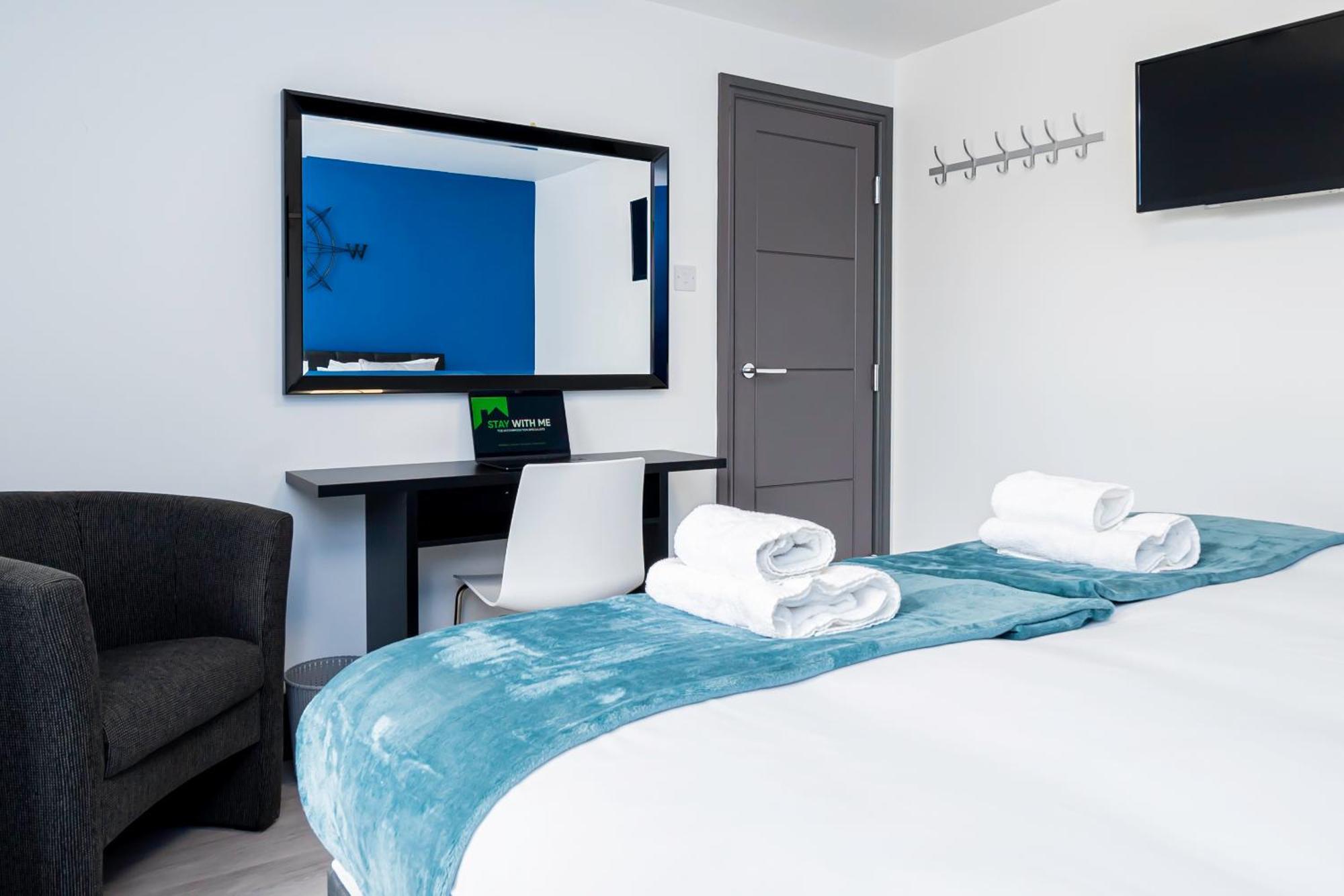 Executive 8beds 3bath Contractorswelcome Parking
