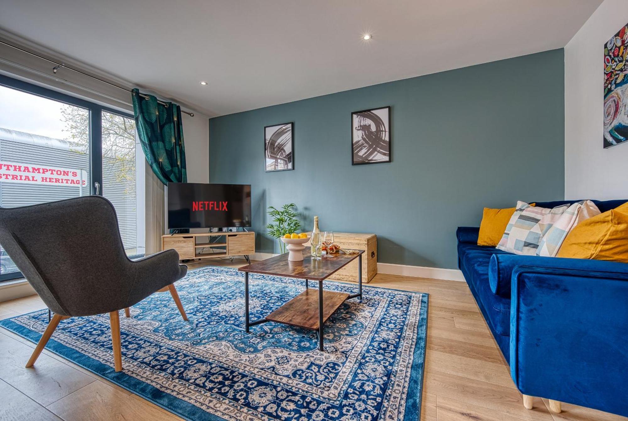 Blue Puffin Stays: Stylish 2-bed In Ocean Village Apartment