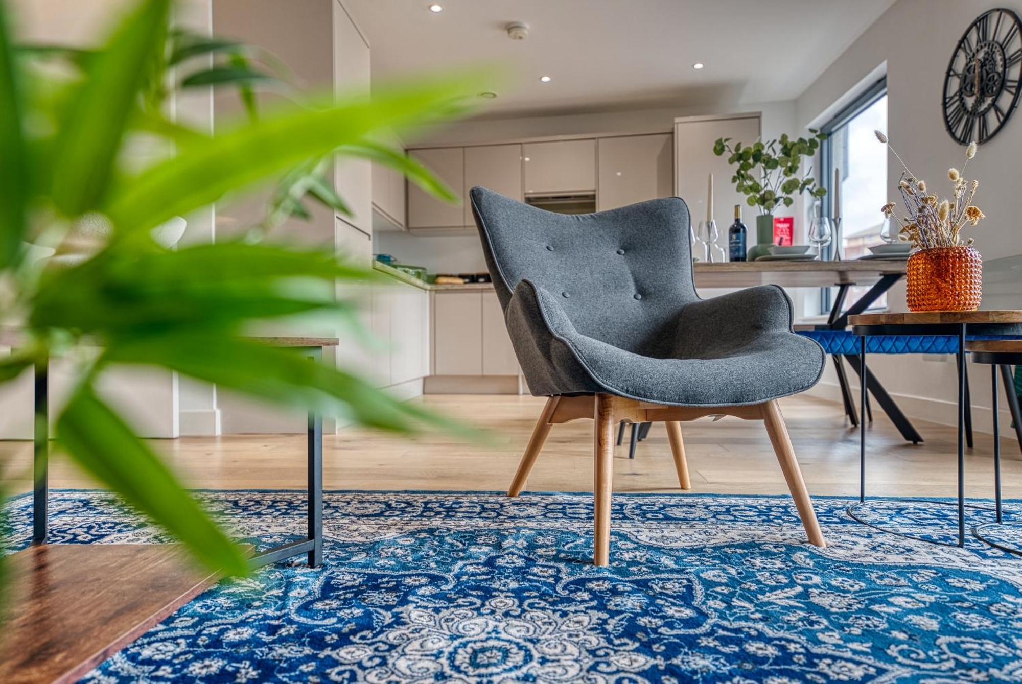 Blue Puffin Stays: Stylish 2-bed In Ocean Village Apartment