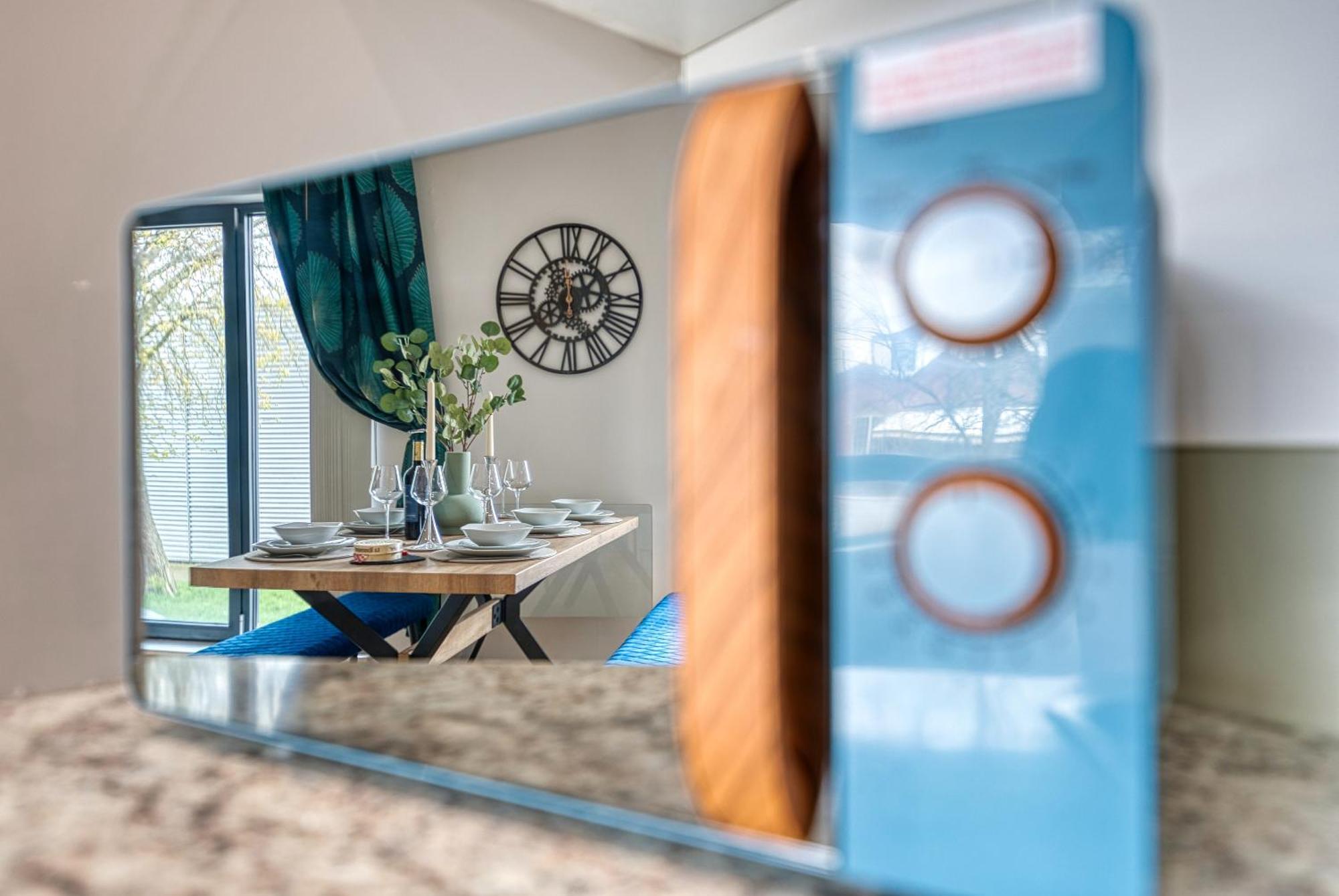 Blue Puffin Stays: Stylish 2-bed In Ocean Village Apartment *