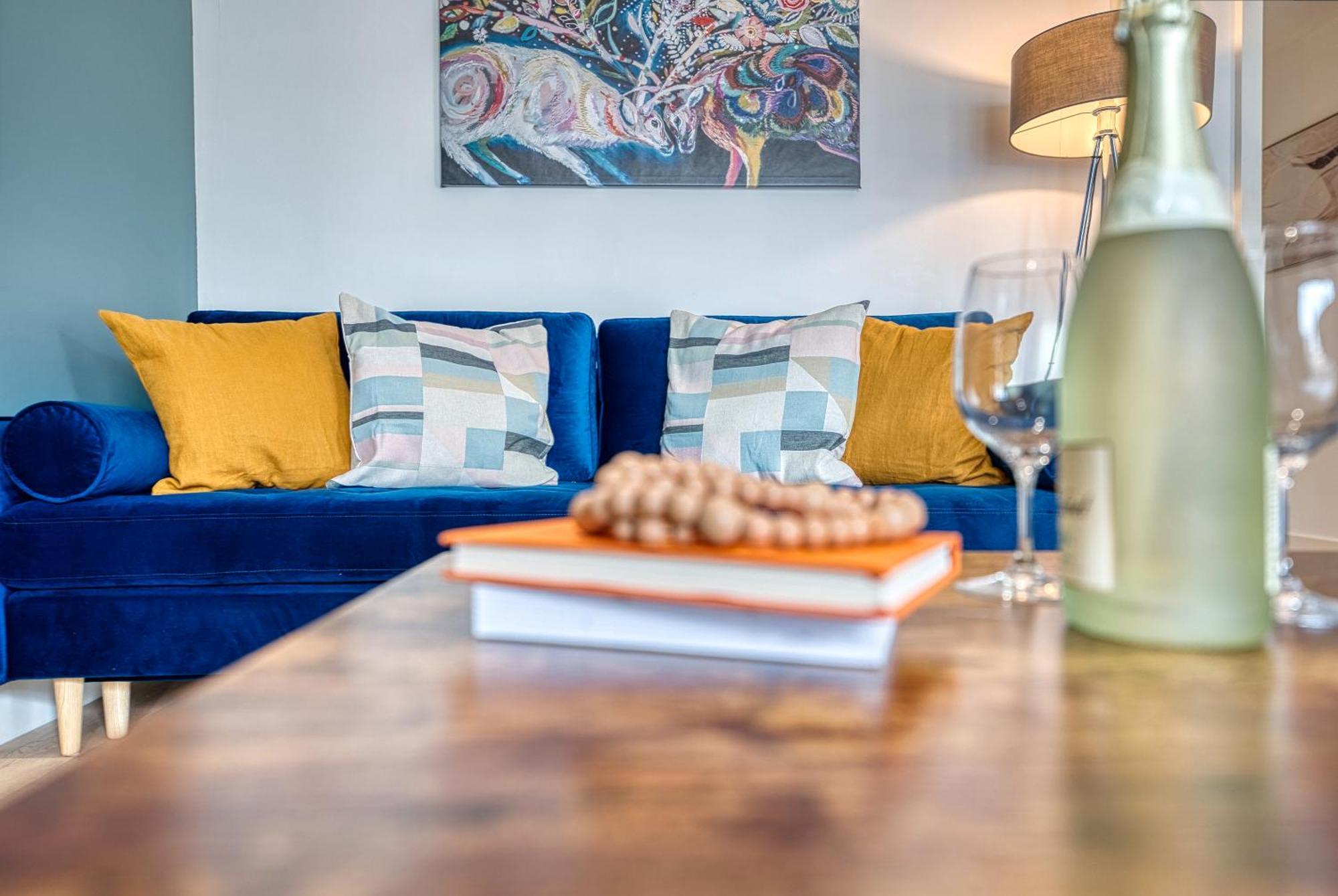 Blue Puffin Stays: Stylish 2-bed In Ocean Village Apartment Southampton
