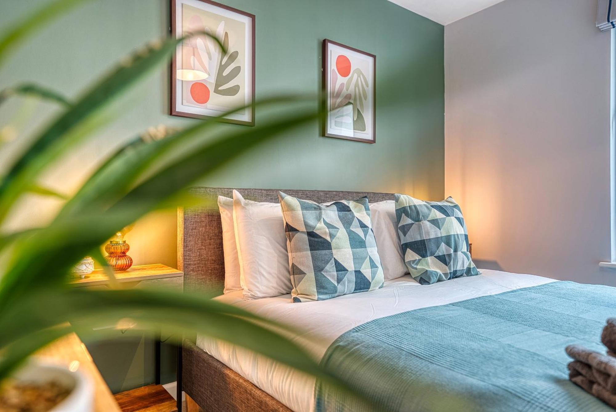 Blue Puffin Stays: Stylish 2-bed In Ocean Village * Southampton