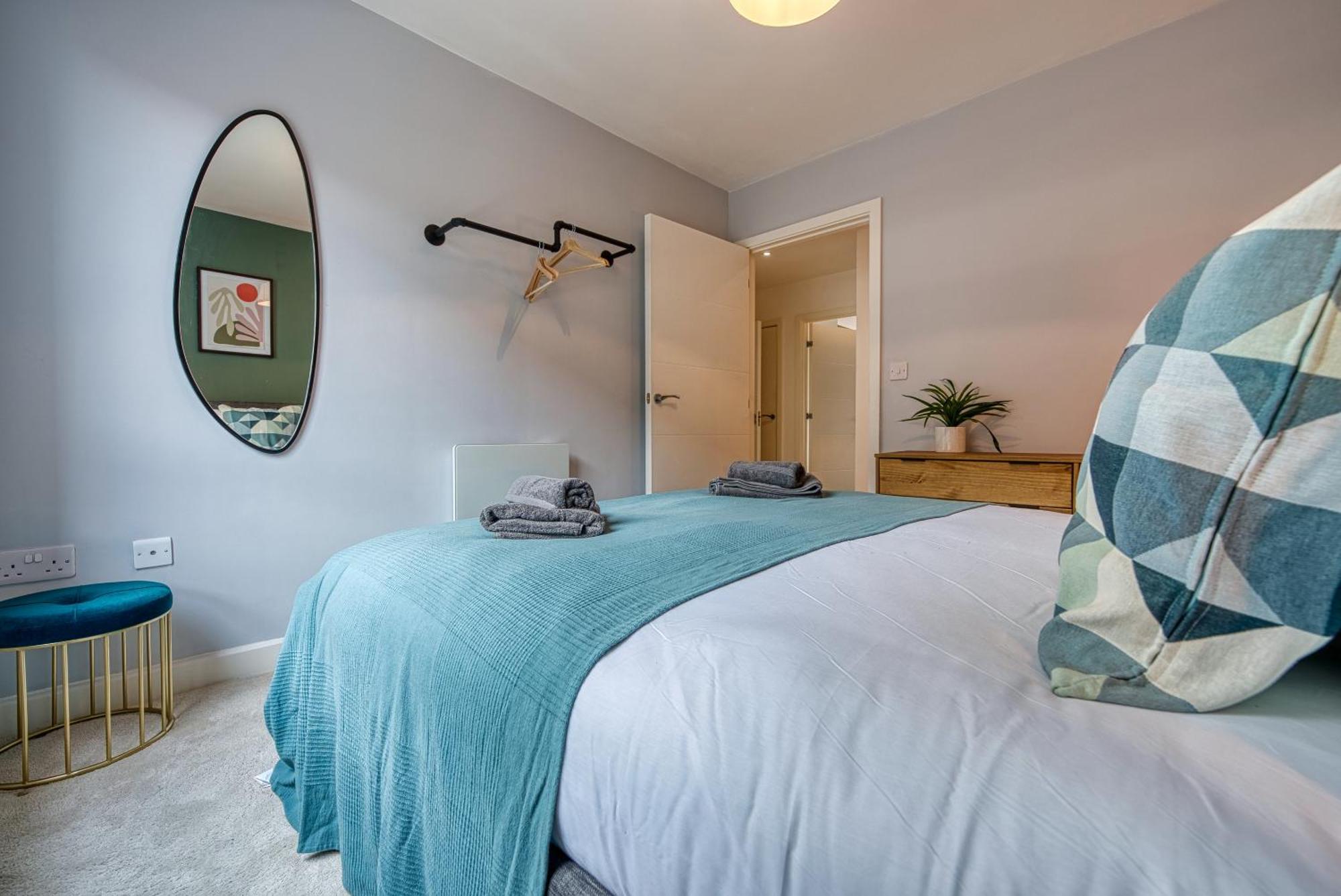Blue Puffin Stays: Stylish 2-bed In Ocean Village Apartment