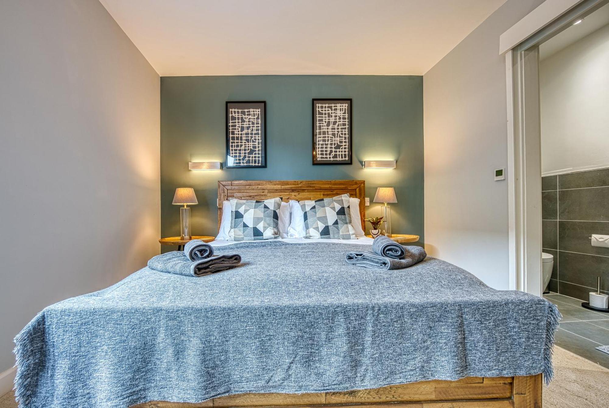 Blue Puffin Stays: Stylish 2-bed In Ocean Village Apartment
