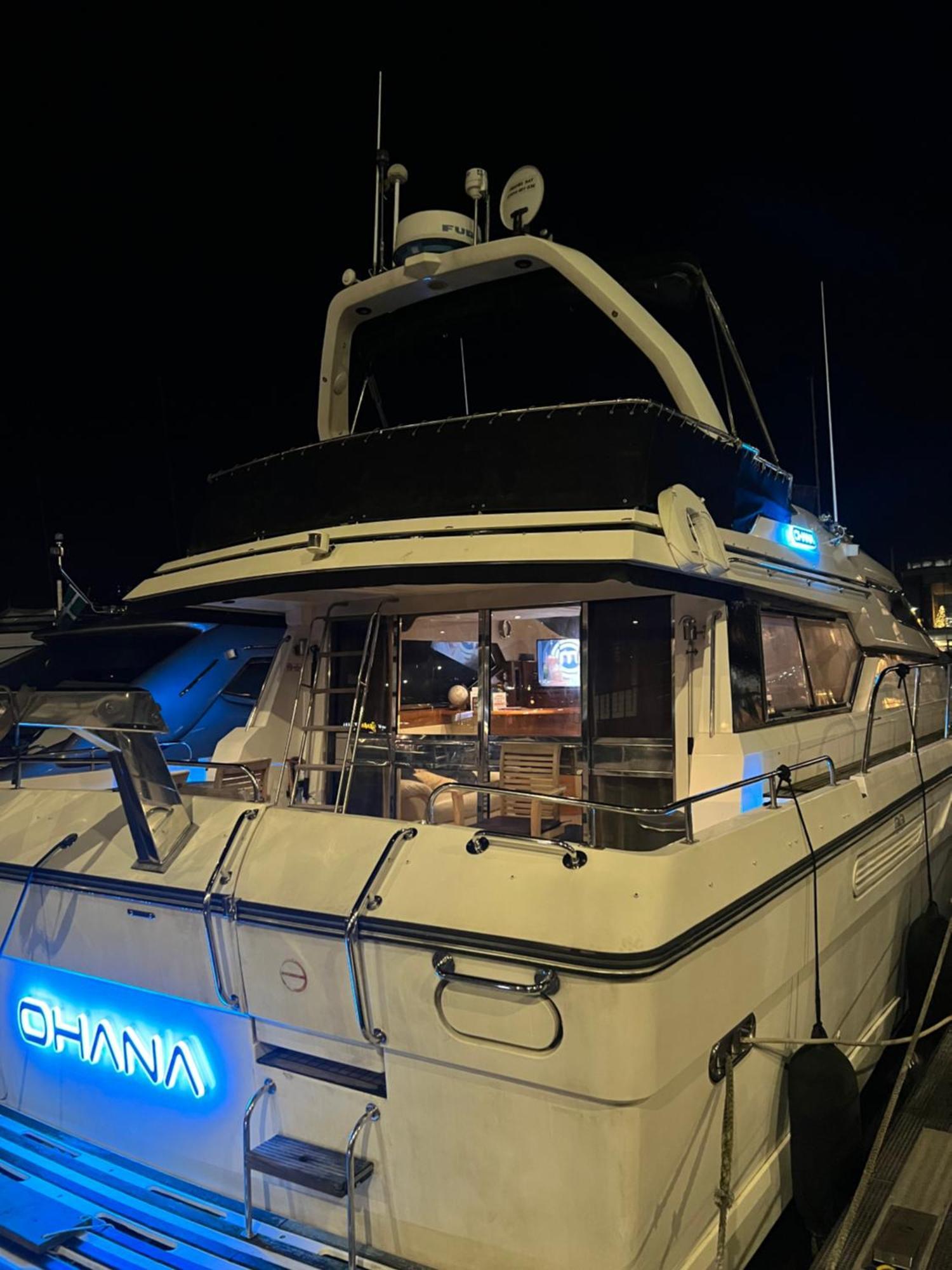 Botel Marina Superyacht: Luxury Harbor Southampton