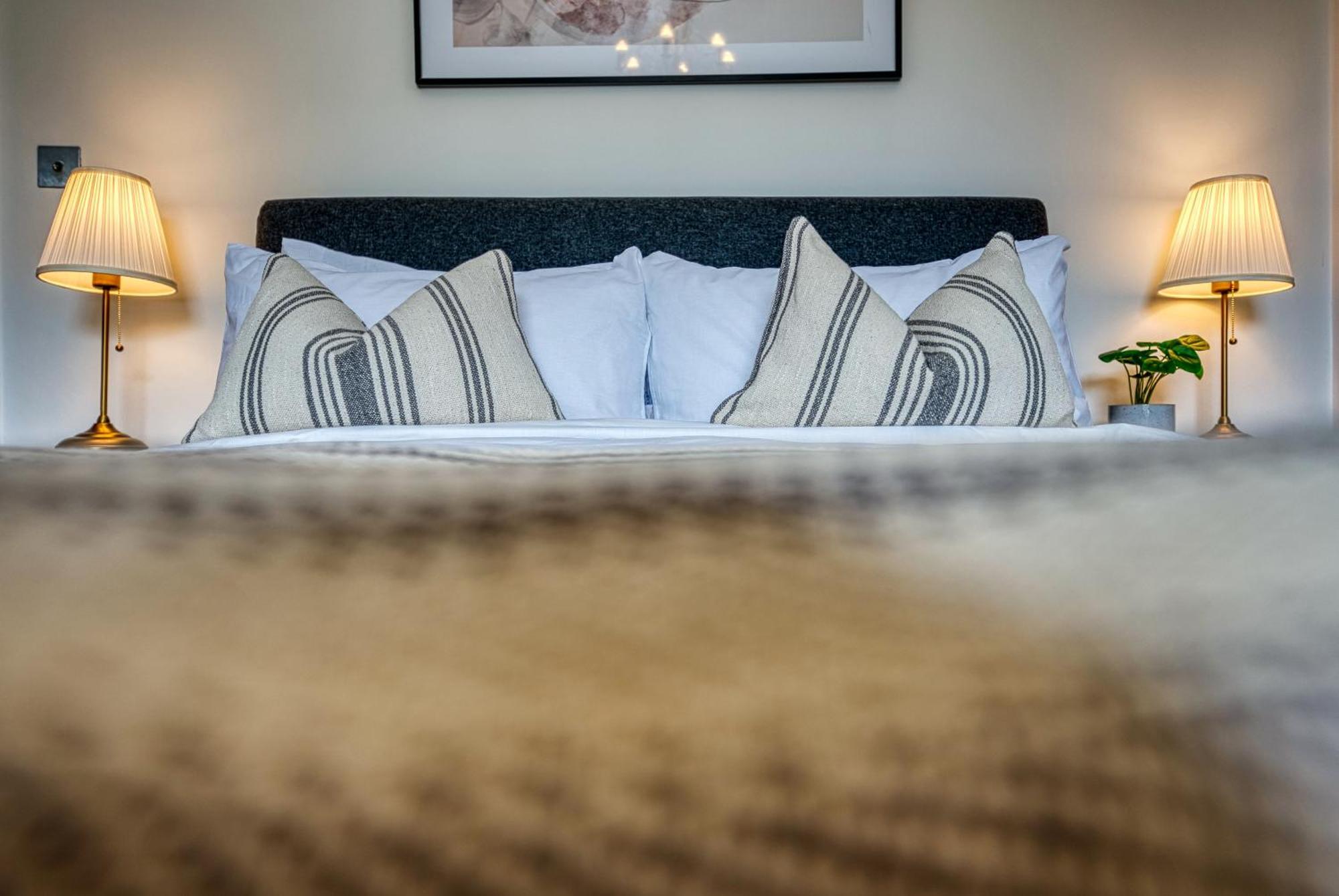 2-br Stunning Apt, Sleeps 6, Near Ocean Village - Work Contractors And Easter Special Offer!! - By Blue Puffin Apartment