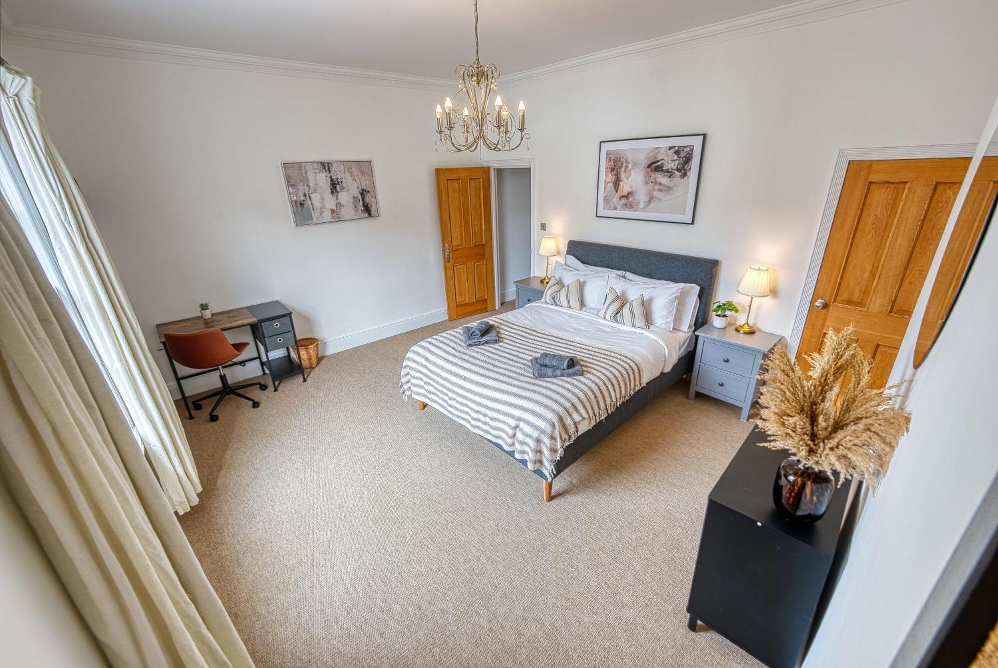2-br Stunning Apt, Sleeps 6, Near Ocean Village - Work Contractors And Easter Special Offer!! - By Blue Puffin *