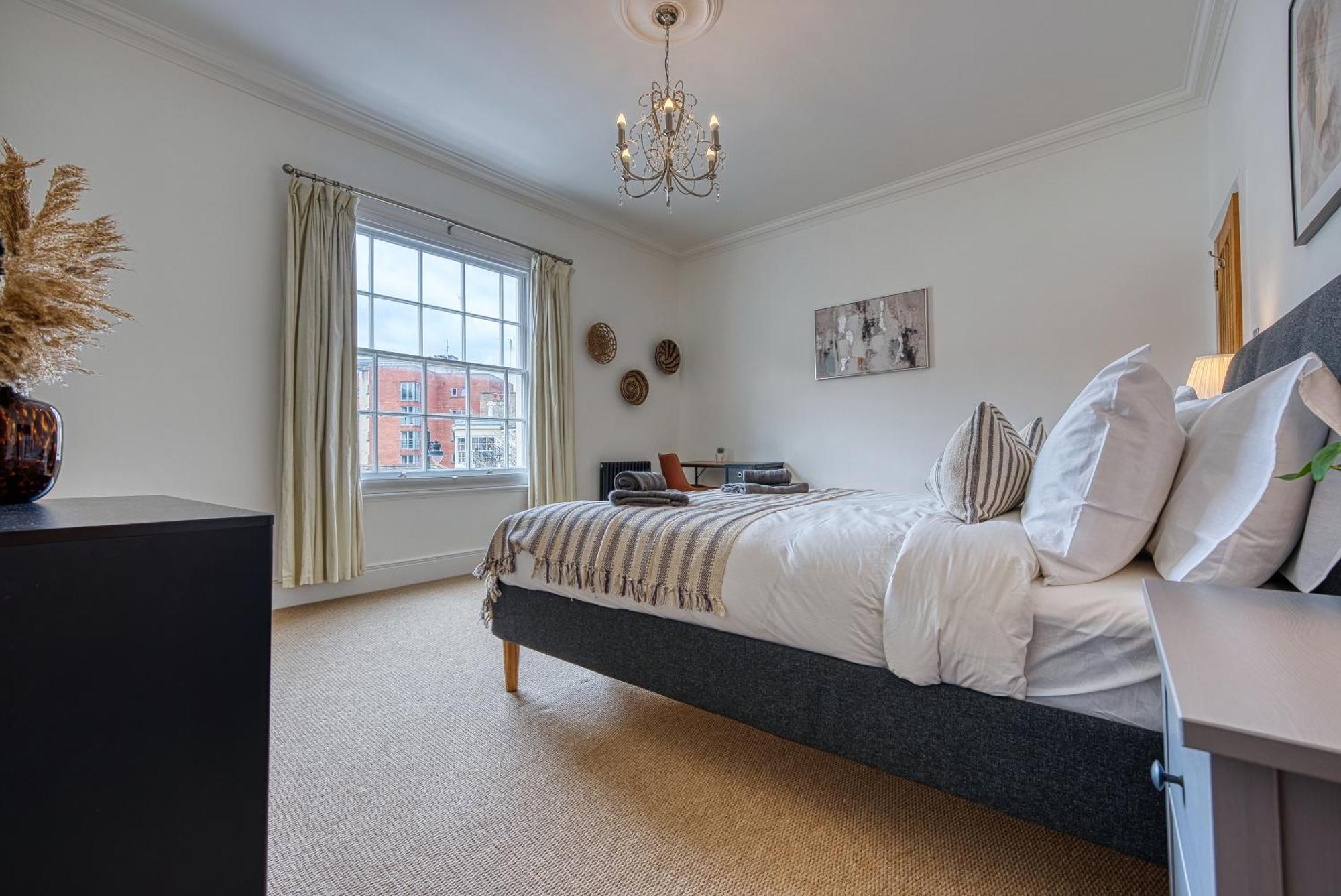 2-br Stunning Apt, Sleeps 6, Near Ocean Village - Work Contractors And Easter Special Offer!! - By Blue Puffin Apartment *