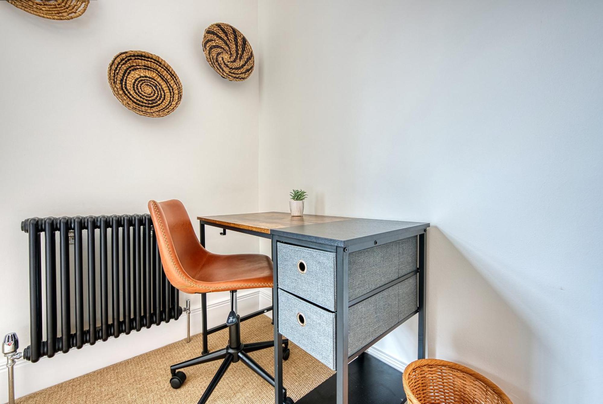 2-br Stunning Apt, Sleeps 6, Near Ocean Village - Work Contractors And Easter Special Offer!! - By Blue Puffin * Southampton