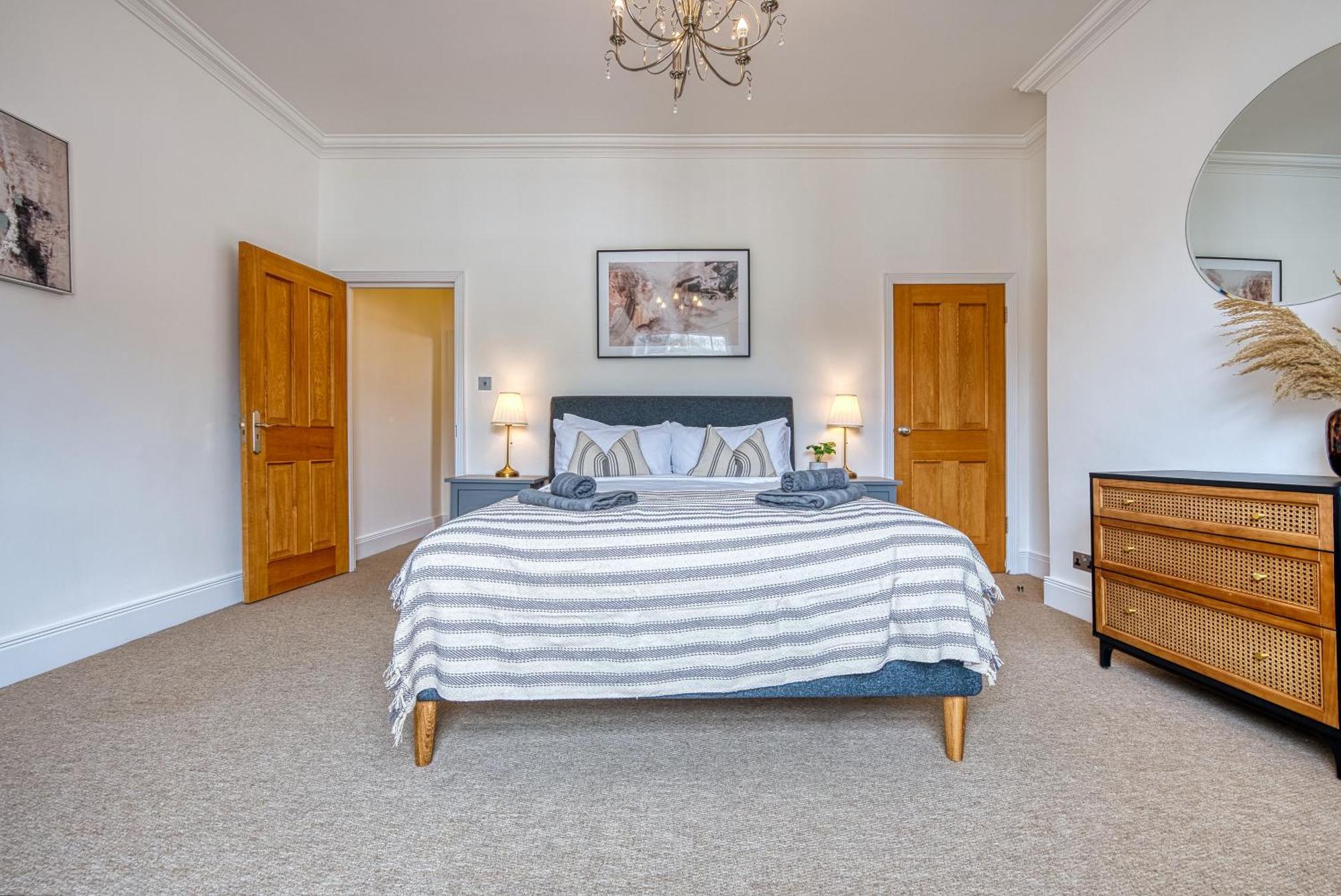 2-br Stunning Apt, Sleeps 6, Near Ocean Village - Work Contractors And Easter Special Offer!! - By Blue Puffin Southampton