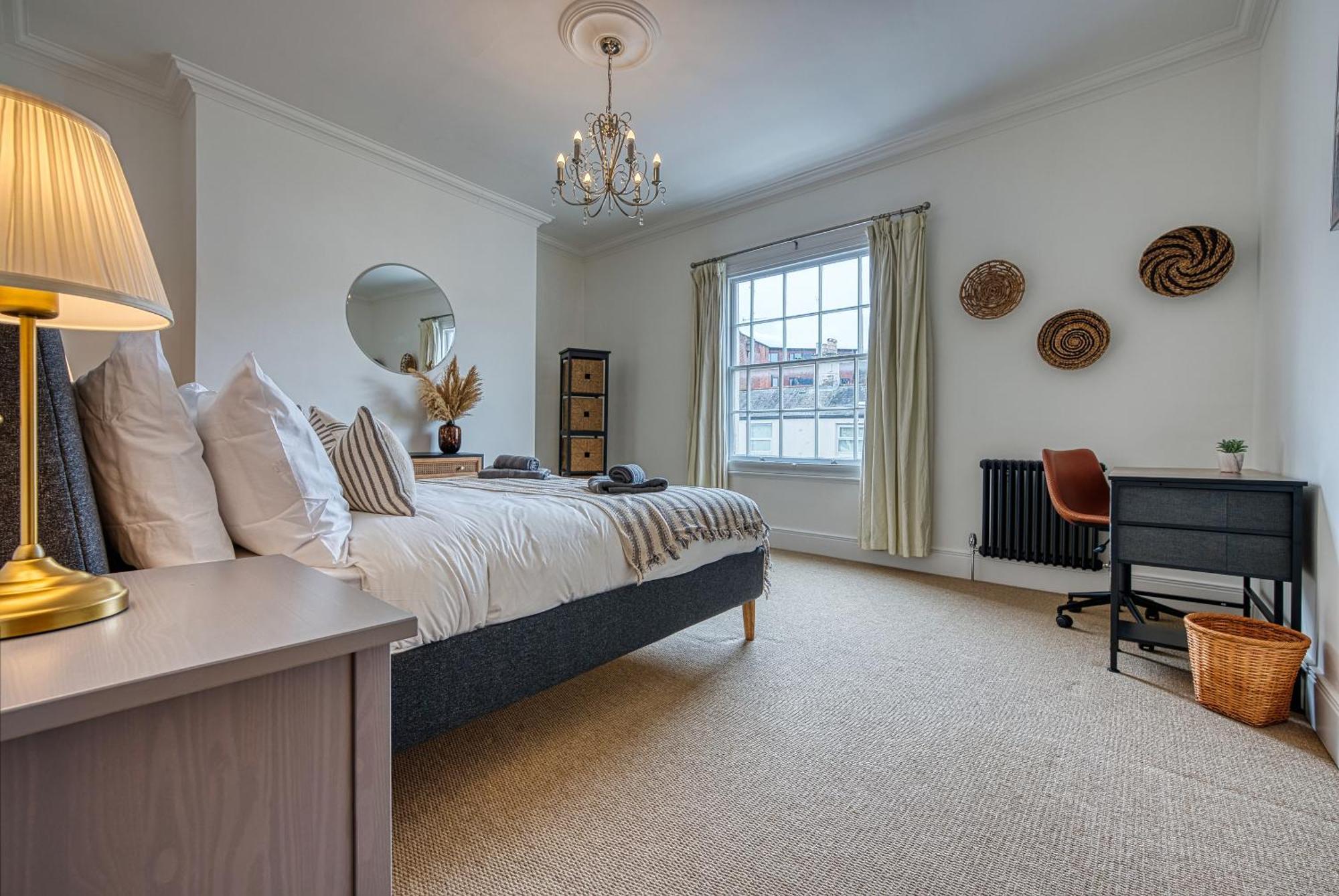 2-br Stunning Apt, Sleeps 6, Near Ocean Village - Work Contractors And Easter Special Offer!! - By Blue Puffin * Southampton