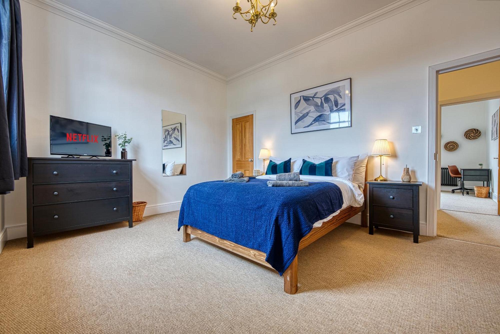 2-br Stunning Apt, Sleeps 6, Near Ocean Village - Work Contractors And Easter Special Offer!! - By Blue Puffin Apartment